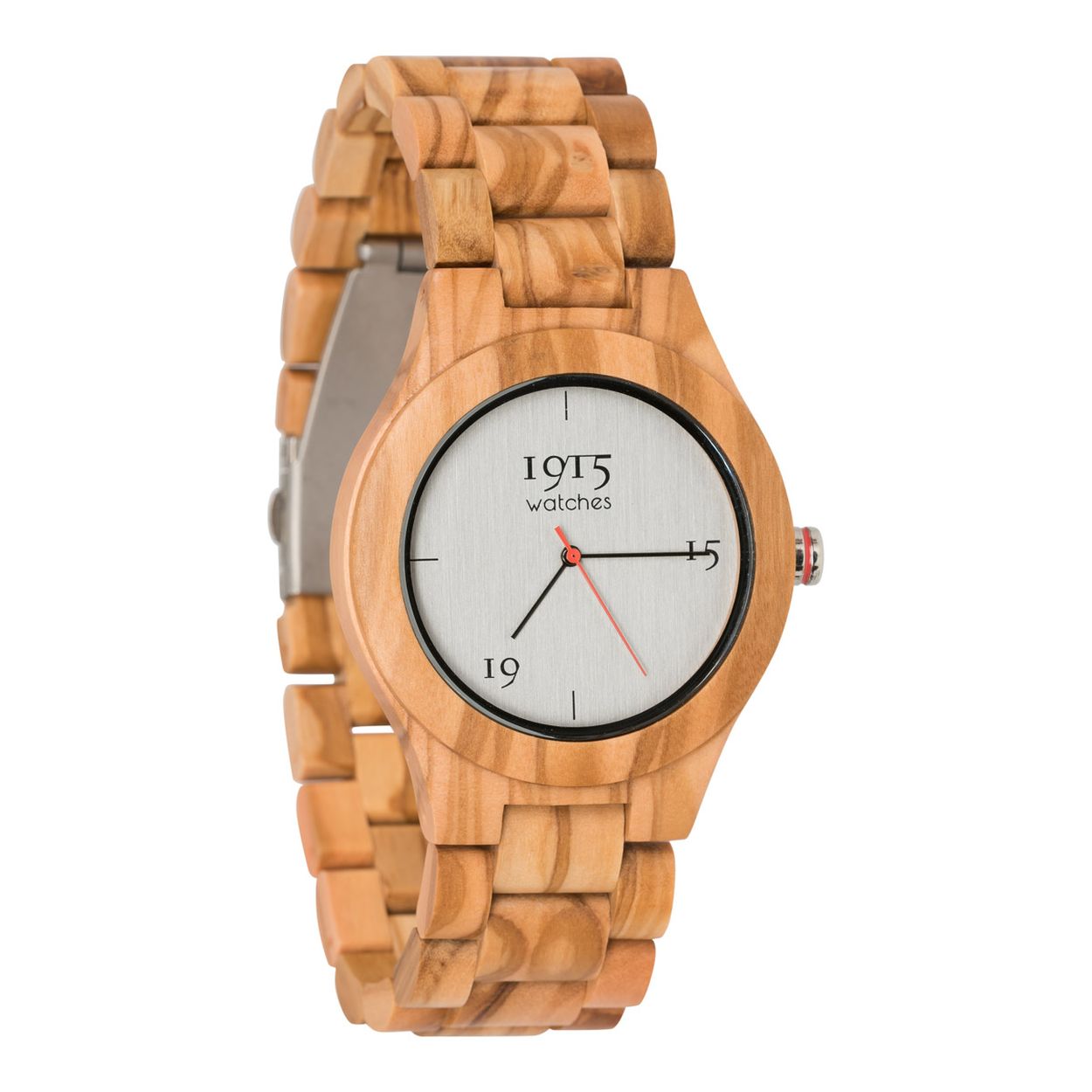 1915 watches is de nieuwe kleur uit de bollenstreek. Het merk is opgericht door twee broers die vonden dat horloges anders konden. Zij besloten aan de keukentafel horloges te ontwerpen van unieke materialen en met opvallende minimalistische wijzerplaten.
De 1915 watch Men Milano red is stijlvol herenhorloge gemaakt van Olijfhout. Olijfhout wordt gekenmerkt door de brede nerven en de lichte grijze waas over het hout.?De wijzerplaat is gemaakt van geborsteld aluminium wat voor een moderne look zorgt en mooi contrasteert met het olijfhout. De rode kleur is bekend uit de eerste collectie van 1915 watches en komt in dit horloge als mooi detail terug in de seconde wijzer en op het kroontje. Op de kop van het kroontje is een olijfblad gegraveerd.
De diameter van de horlogekast is 46mm. De breedte van de horlogeband is 25mm. De band kan ingekort worden door er schakels uit te halen. Hiervoor kunnen er bij een deel van de schakels metalen pinnetjes uit gedrukt worden.
