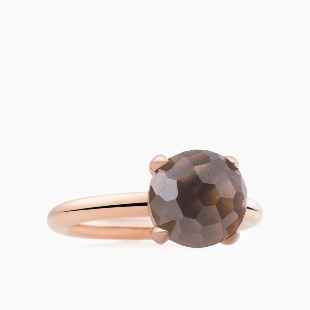 De GEELGOUDEN BRON CATCH RING MET BRUINE ROOKKWARTS 8RR4782SQR is een elegante gouden ring met een bruine rookkwarts als edelsteen. Met een gewicht van 7,2 gram straalt het luxe uit. Deze ring is perfect om te dragen bij speciale gelegenheden of formele evenementen. Combineer met andere gouden sieraden voor een verfijnde look.