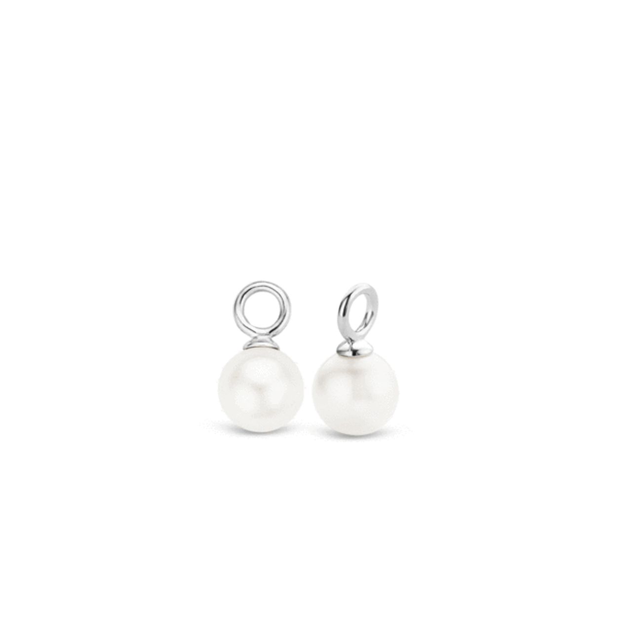 Deze TI SENTO - Milano oorbedels van gerhodineerd sterling zilver zijn een perfecte basis in je sieradenkist. Aan een TI SENTO creool gehangen vormen deze oorbedels een casual toevoeging aan het oorsieraad. Dit sieraad geeft iedere outfit extra cachet.