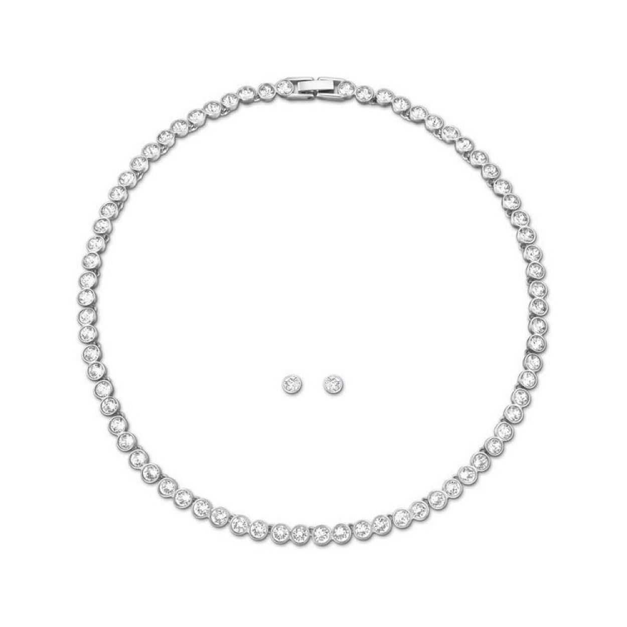 Deze rodium-vergulde set, geïnspireerd op Swarovski’s bestverkopende Tennis-armband, bevat een prachtige ketting en een paar heldere kristallen oorknopjes. De ketting sprankelt vanuit elke hoek met heldere kristallen, is eenvoudig te combineren en biedt een eenvoudige maar schitterend delicate vrouwelijke elegantie. Leuk om te combineren met de tennisarmband 1791305