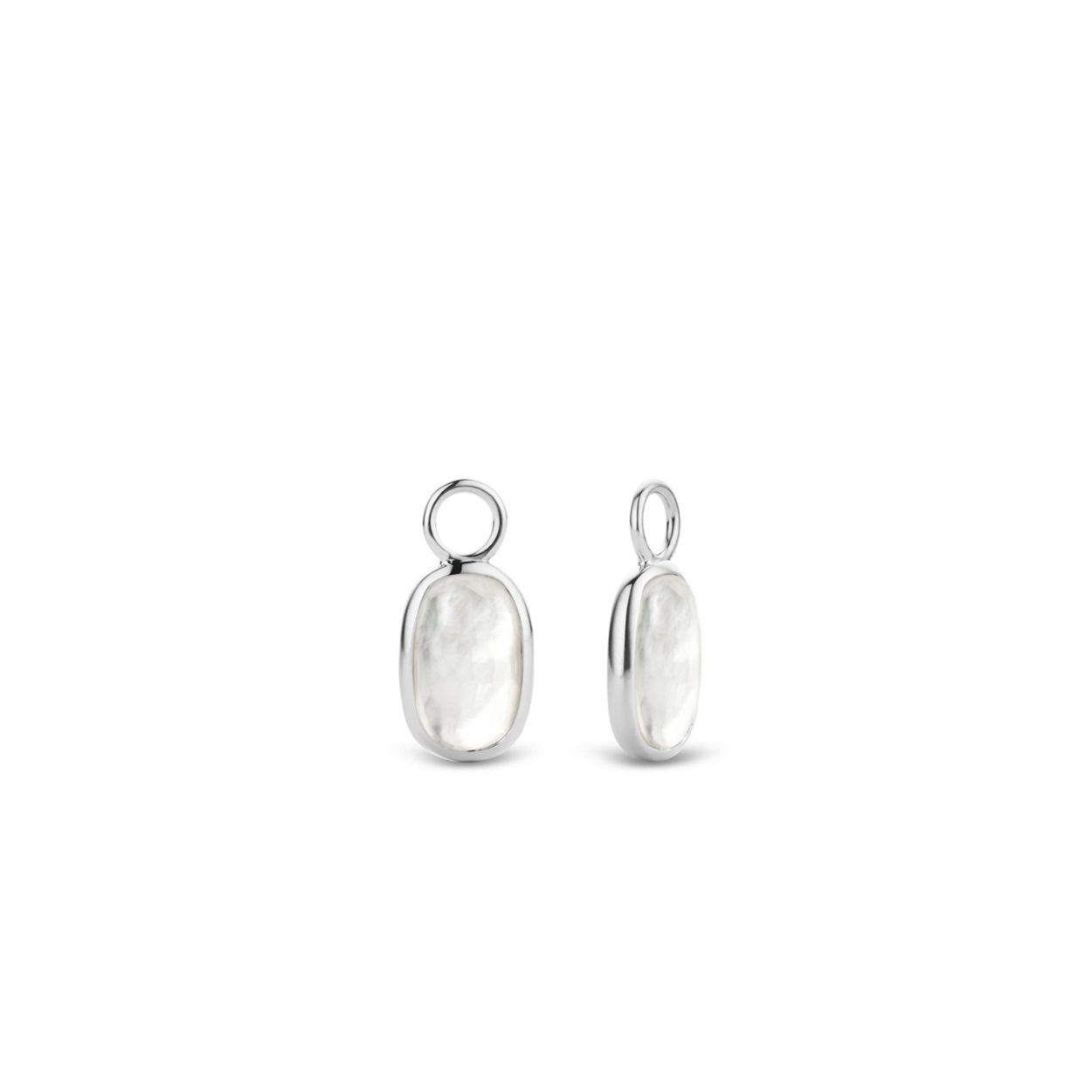 Schitterend elegante oorbedels. Deze egale rechthoekig wit gefacetteerde stenen zijn vakkundig omhuld met gevlochten zilver. Een stille schoonheid. Mix Match en Clip voor een zelfgecreëerde look.