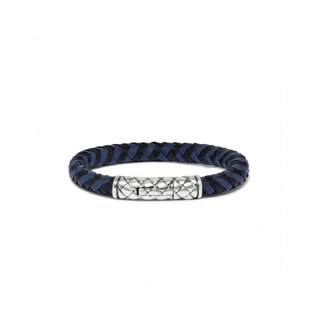 Deze Crossline armband heeft een breedte van 9 mm.
SILK zilver, staat voor een zeer solide kwaliteit. De sieraden worden geproduceerd met immense passie voor de kunst van het zilversmeden en met veel aandacht voor detail. Bijna alle SILK sieraden zijn gemaakt van massief zilver, de sieraden bevatten daardoor veel zilver en voelen dan vaak ook beduidend zwaar aan. Alle sieraden zijn van Sterling Zilver (925) gemaakt en voorzien van de wettelijk geldende keurtekens.