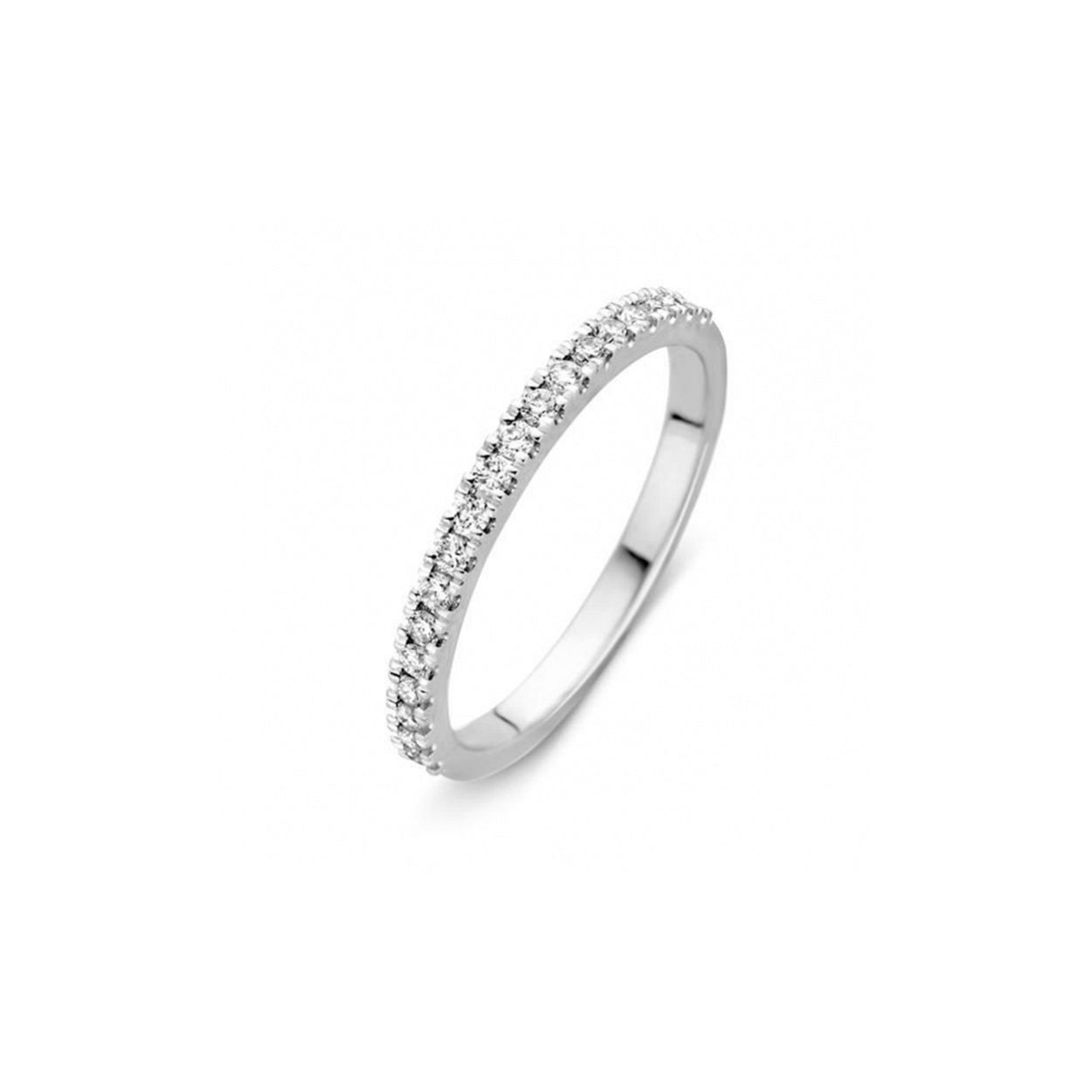 Witgouden ring briljant in strakke chatonzetting, half rondom gezet. 19 briljanten, 0.26 crt. totaal.

Deze ring is te bestellen op iedere gewenste maat