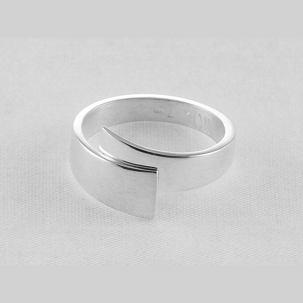 Ring van het merk NOL