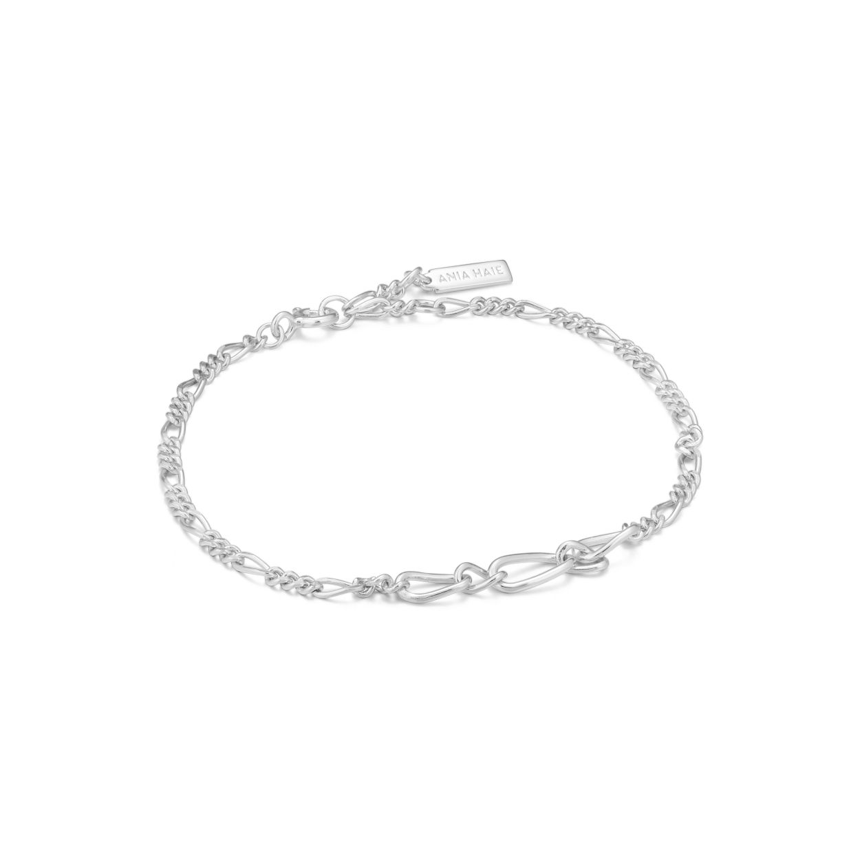 FIGARO CHAIN BRACELET 
Deze Ania Haie armband uit de serie Chain Reaction is 925 zilver gerhodineerd. De Chain Reaction serie bestaat uit verschillende items waarin de klassieke schakel een trendy rol speelt!

HET MERK
Ania Haie is een trendy london-based sieradenmerk. De sieraden zijn allemaal 925 zilver gerodineerd, 14kt gold plated of 14kt rosegold plated. De sieraden zijn perfect om te combineren, maar opvallend genoeg om op zichzelf te dragen. 

SPECIFICATIES
- Armband
- 925 zilver gerhodineerd
- 16,5 - 18,5cm
