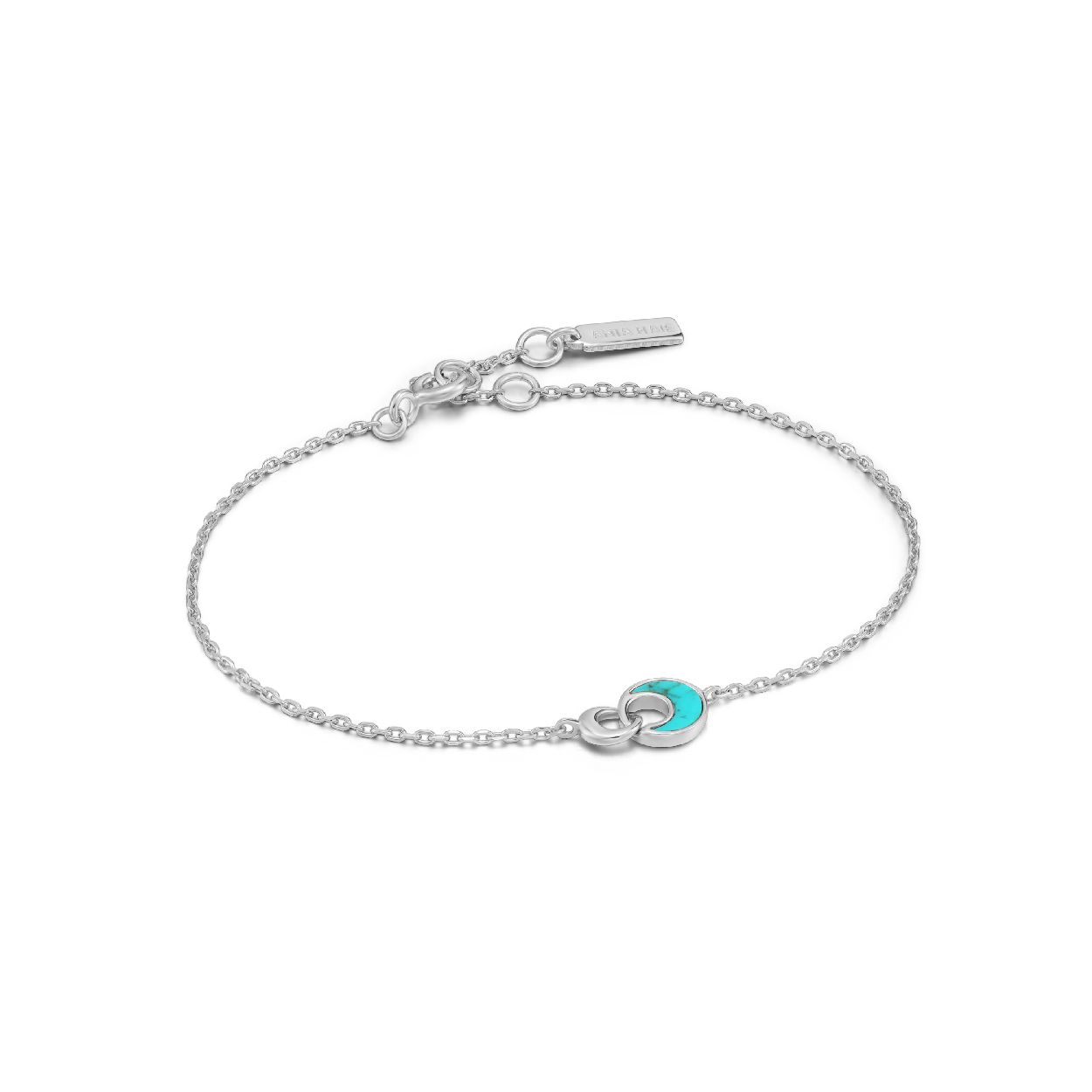 Geef je pols de perfecte update met deze zilveren gerhodineerde Tidal Turquoise Crescent Link Bracelet. Een armband die subtiel pronkt met de schoonheid van turquoise edelsteen. Door een vleugje kleur toe te voegen heeft de Tidal Turquoise Crescent Link Bracelet een charmant opvallend detail gekregen.