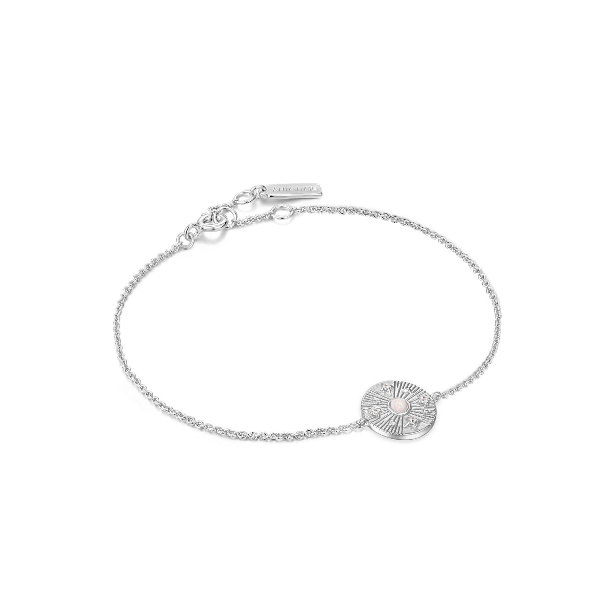 Silver Scattered Stars Kyoto Opal Disc Bracelet
Deze 925 sterling zilveren Scattered Stars Kyoto Opal Disc Bracelet uit de Rising Star-collectie van Ania Haie is een opvallende toevoeging aan je armbandencollectie! De armband bestaat uit een disc met hierin een prachtige Kyoto opaal. Door de bijzondere schittering is het d� perfect keuze voor zowel overdag als in de avond. 

HET MERK
Ge�nspireerd door de laatste fashion trends is Ania Haie het toonaangevende sieradenmerk voor hoogkwalitatieve maar ook betaalbare zilveren sieraden. zonder op de kwaliteit in te leveren. Iedere collectie is gebaseerd op de laatste catwalktrends. waardoor Ania Haie snel tot h�t sieradenmerk voor stijlbewuste consumenten is verkozen. Elk sieraad wordt ontworpen om te combineren met andere sieraden waardoor je je eigen look kunt cre�ren. Maar ook zijn Ania Haie sieraden opvallend genoeg om op zichzelf te dragen. Sieraden uit de Ania Haie collectie zijn altijd gemaakt van 925 zilver met een finish van rhodium of van 14kt goud.

SPECIFICATIES
- Silver Scattered Stars Kyoto Opal Disc Bracelet
- Armband
- 925 zilver gerhodineerd
- Lengte verstelbaar: 16.5 - 18.5cm
- AH B034-02H