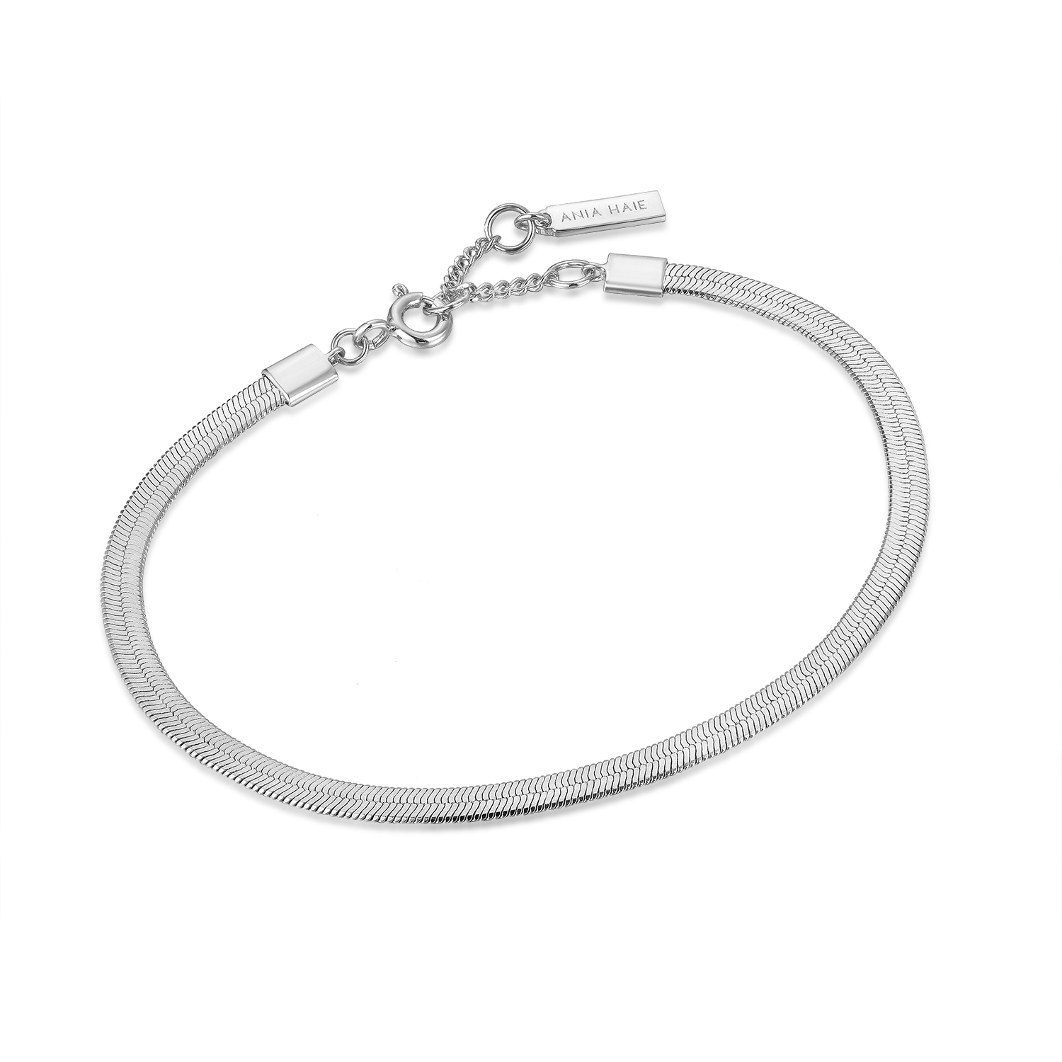 Omarm de trend van dit seizoen en laat je polsen schitteren met deze eenvoudige maar stijlvolle armband! Combineer de jouwe met meerdere schakelarmbanden voor de perfecte update van je collectie.

