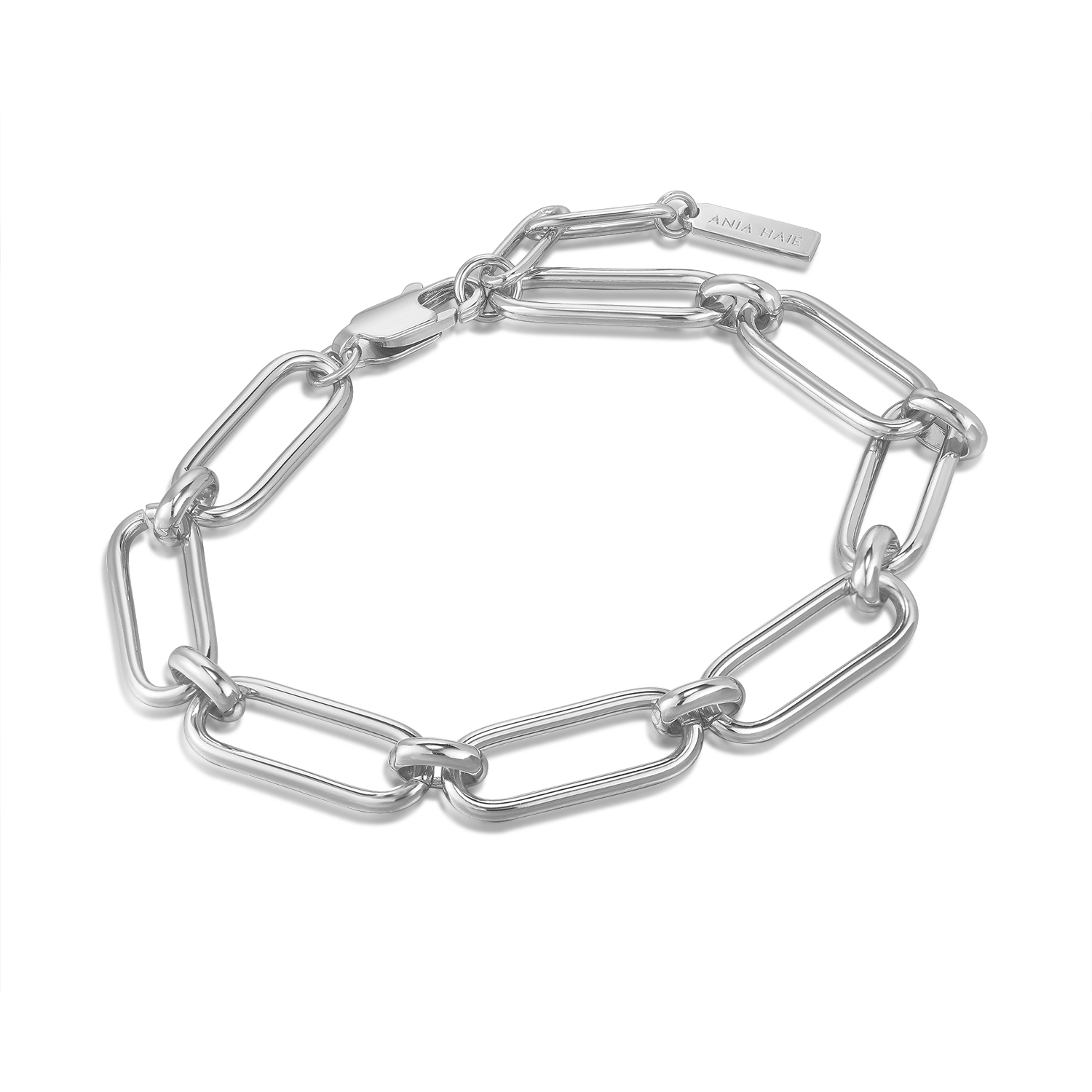 Een essential voor elke look, deze schakelarmband van Ania Haie! Draag de jouwe solo of combineer hem met meerdere armbanden voor een complete look.

HET MERK
Geïnspireerd door de laatste fashion trends is Ania Haie het toonaangevende sieradenmerk voor hoogkwalitatieve maar ook betaalbare zilveren sieraden, zonder op de kwaliteit in te leveren. Iedere collectie is gebaseerd op de laatste catwalktrends, waardoor Ania Haie snel tot hét sieradenmerk voor stijlbewuste consumenten is verkozen. Elk sieraad wordt ontworpen om te combineren met andere sieraden waardoor je je eigen look kunt creëren. Maar ook zijn Ania Haie sieraden opvallend genoeg om op zichzelf te dragen. 

SPECIFICATIES
- Silver Cable Connect Chunky Chain Bracelet
- Armband
- 925 zilver gerodineerd
- Lengte verstelbaar: 43 - 48cm
- AH B046-02H