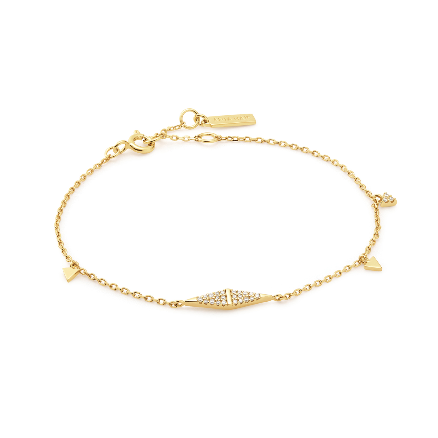 Versier je polsen met iets sprankelends dit seizoen met deze 14kt vergulde sterling zilveren armband. Deze sierlijke armband heeft een verlengkettinkje met drie lengte-opties voor de perfecte pasvorm en is afgewerkt met glinsterende zirkonia.

HET MERK
Geïnspireerd door de laatste fashion trends is Ania Haie het toonaangevende sieradenmerk voor hoogkwalitatieve maar ook betaalbare zilveren sieraden, zonder op de kwaliteit in te leveren. Iedere collectie is gebaseerd op de laatste catwalktrends, waardoor Ania Haie snel tot hét sieradenmerk voor stijlbewuste consumenten is verkozen. Elk sieraad wordt ontworpen om te combineren met andere sieraden waardoor je je eigen look kunt creëren. Maar ook zijn Ania Haie sieraden opvallend genoeg om op zichzelf te dragen.

SPECIFICATIES
- Ania Haie
- Armband
- 925 zilver met gold plating
- Lengte 18,5cm
- AH B053-02G