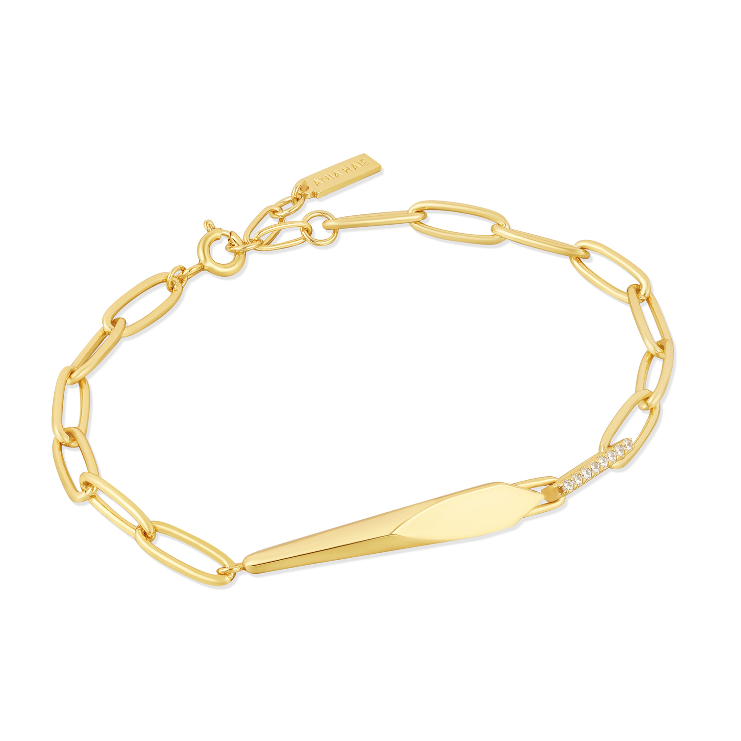 Grove kettingen gaan nergens heen, dus sla het perfecte grove stuk in om te combineren met je favoriete armbanden. Deze 14kt vergulde sterling zilveren armband heeft een opvallend geometrisch staafdetail en is afgewerkt met een sprankelende schakel van kubieke zirkonia's. Hij maakt een eenvoudige look meteen een stuk mooier.

HET MERK
Geïnspireerd door de laatste fashion trends is Ania Haie het toonaangevende sieradenmerk voor hoogkwalitatieve maar ook betaalbare zilveren sieraden, zonder op de kwaliteit in te leveren. Iedere collectie is gebaseerd op de laatste catwalktrends, waardoor Ania Haie snel tot hét sieradenmerk voor stijlbewuste consumenten is verkozen. Elk sieraad wordt ontworpen om te combineren met andere sieraden waardoor je je eigen look kunt creëren. Maar ook zijn Ania Haie sieraden opvallend genoeg om op zichzelf te dragen.

SPECIFICATIES
- Ania Haie
- Armband
- 925 zilver met gold plating
- Lengte 18,5cm
- AH B053-03G