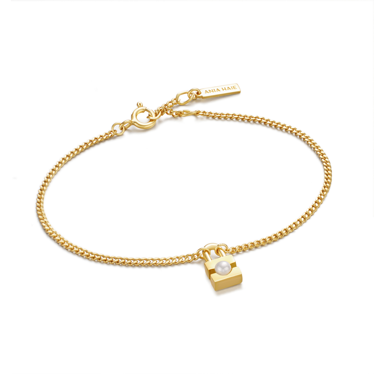 Versier je polsen met een nieuwe kijk op parels met deze statement 14kt vergulde sterling zilveren armband. Deze delicate armband is gemaakt van moderne hardware in combinatie met een prachtig schelppareldetail. Kies uit drie verstelbare maten en combineer de armband met grote zilveren kettingen voor een gelaagde look.

HET MERK
Geïnspireerd door de laatste fashion trends is Ania Haie het toonaangevende sieradenmerk voor hoogkwalitatieve maar ook betaalbare zilveren sieraden, zonder op de kwaliteit in te leveren. Iedere collectie is gebaseerd op de laatste catwalktrends, waardoor Ania Haie snel tot hét sieradenmerk voor stijlbewuste consumenten is verkozen. Elk sieraad wordt ontworpen om te combineren met andere sieraden waardoor je je eigen look kunt creëren. Maar ook zijn Ania Haie sieraden opvallend genoeg om op zichzelf te dragen.

SPECIFICATIES
- Ania Haie
- Armband
- 925 zilver met gold plating
- Parel
- AH B054-01G