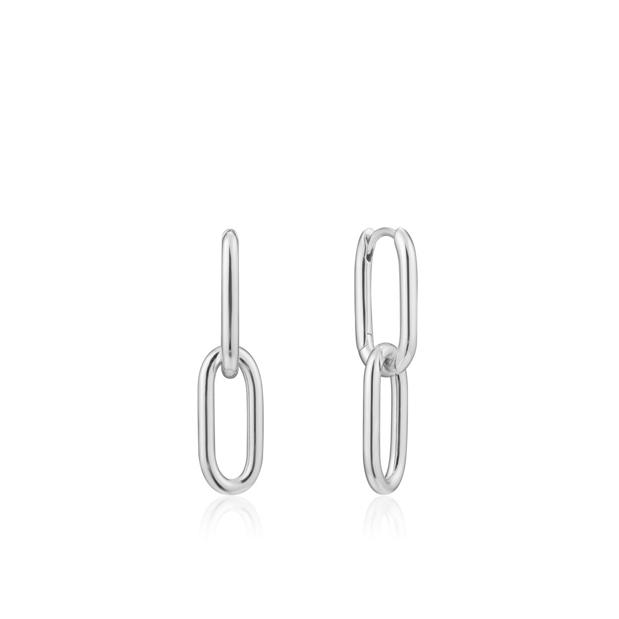 
Deze Ania Haie oorhangers uit de serie Chain Reaction is 925 zilver gerhodineerd. De Chain Reaction serie bestaat uit verschillende items waarin de klassieke schakel een trendy rol speelt.