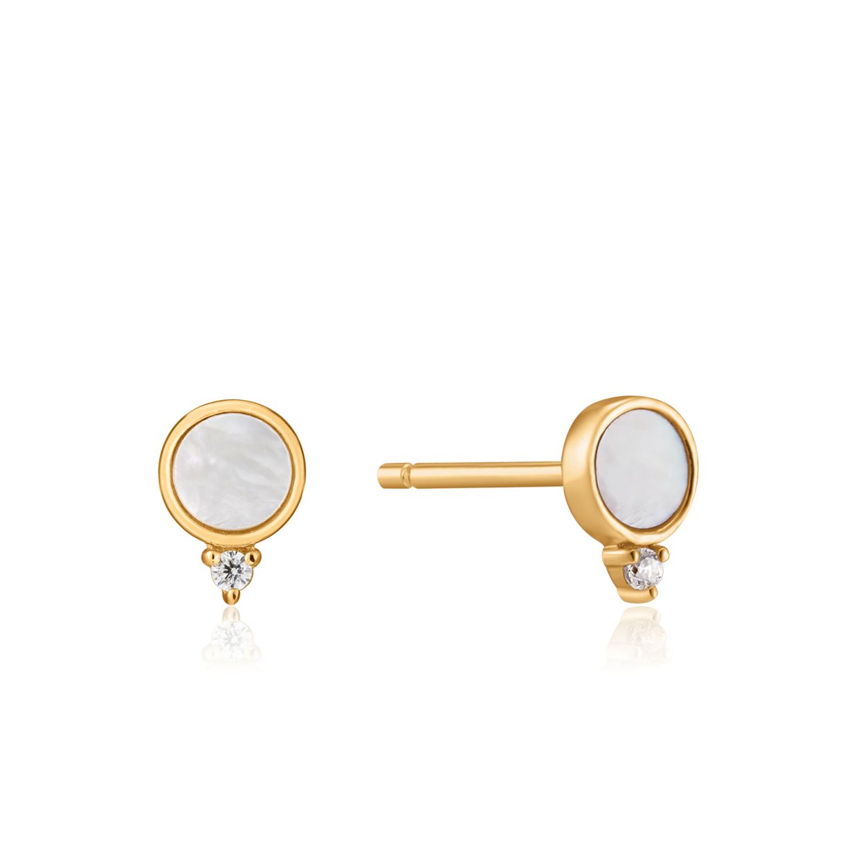 MOTHER OF PEARL STUD EARRINGS
Deze Ania Haie oorknoppen uit de serie Hidden Gem is 925 zilver gerhodineerd met gold plating. De Hidden Gem serie omarmt de natuur met de turquoise en parelmoeren elementen!

HET MERK
Ania Haie is een trendy london-based sieradenmerk. De sieraden zijn allemaal 925 zilver gerodineerd, 14kt gold plated of 14kt rosegold plated. De sieraden zijn perfect om te combineren, maar opvallend genoeg om op zichzelf te dragen. 

SPECIFICATIES
- Mother of Pearl Stud Earrings
- Oorknoppen
- 925 zilver gerhodineerd met gold plating
- 6mm
- AH E022-01G