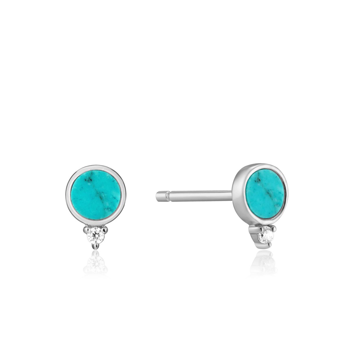 TURQUOISE STUD EARRINGS
Deze Ania Haie oorknoppen uit de serie Hidden Gem is 925 zilver gerhodineerd. De Hidden Gem serie omarmt de natuur met de turquoise en parelmoeren elementen!

HET MERK
Ania Haie is een trendy london-based sieradenmerk. De sieraden zijn allemaal 925 zilver gerodineerd, 14kt gold plated of 14kt rosegold plated. De sieraden zijn perfect om te combineren, maar opvallend genoeg om op zichzelf te dragen. 

SPECIFICATIES
- Turquoise Stud Earrings
- Oorknoppen
- 925 zilver gerhodineerd 
- 6mm
- AH E022-01H