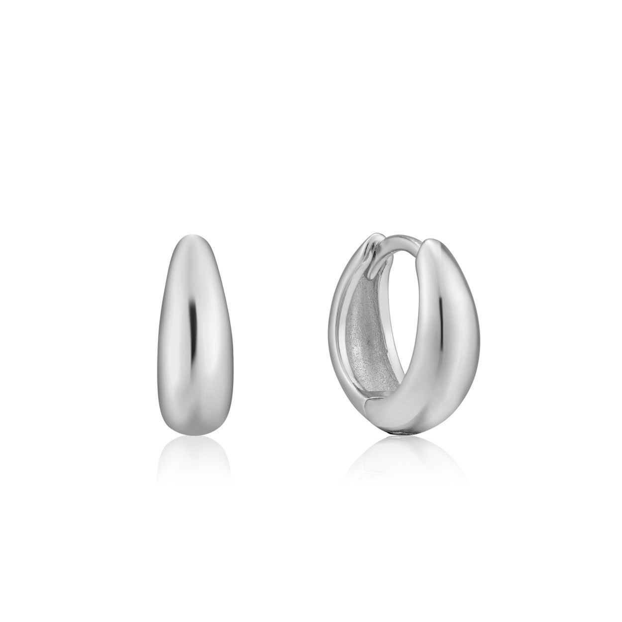 LUXE HUGGIE HOOP EARRINGS
Deze Ania Haie oorringen uit de serie Luxe Minimalism is 925 zilver gerhodineerd. De Luxe Minimalism serie zoekt de grens op tussen luxe en minimalisme!

HET MERK
Ania Haie is een trendy london-based sieradenmerk. De sieraden zijn allemaal 925 zilver gerodineerd, 14kt gold plated of 14kt rosegold plated. De sieraden zijn perfect om te combineren, maar opvallend genoeg om op zichzelf te dragen. 

SPECIFICATIES
- Luxe Huggie Hoop Earrings
- Oorringen
- 925 zilver gerhodineerd
- 1cm
- AH E024-03H