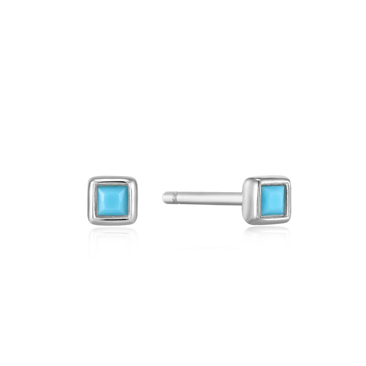 Kies voor een unieke stijl met deze 925 sterling zilveren Turquoise Square Stud Earrings uit de Into the Blue-collectie van Ania Haie. Met een sprankelende turkoois steen als middelpunt. maak je elke dagelijkse look helemaal af. Combineer deze prachtige oorknoppen met andere items uit deze collectie en cre�er je eigen look. 

HET MERK
Ge�nspireerd door de laatste fashion trends is Ania Haie het toonaangevende sieradenmerk voor hoogkwalitatieve maar ook betaalbare zilveren sieraden. zonder op de kwaliteit in te leveren. Iedere collectie is gebaseerd op de laatste catwalktrends. waardoor Ania Haie snel tot h�t sieradenmerk voor stijlbewuste consumenten is verkozen. Elk sieraad wordt ontworpen om te combineren met andere sieraden waardoor je je eigen look kunt cre�ren. Maar ook zijn Ania Haie sieraden opvallend genoeg om op zichzelf te dragen. Sieraden uit de Ania Haie collectie zijn altijd gemaakt van 925 zilver met een finish van rhodium of van 14kt goud.

SPECIFICATIES
- Turquoise Square Stud Earrings
- Oorknoppen
- 925 zilver gerhodineerd
- 3.1mm
- AH E033-01H