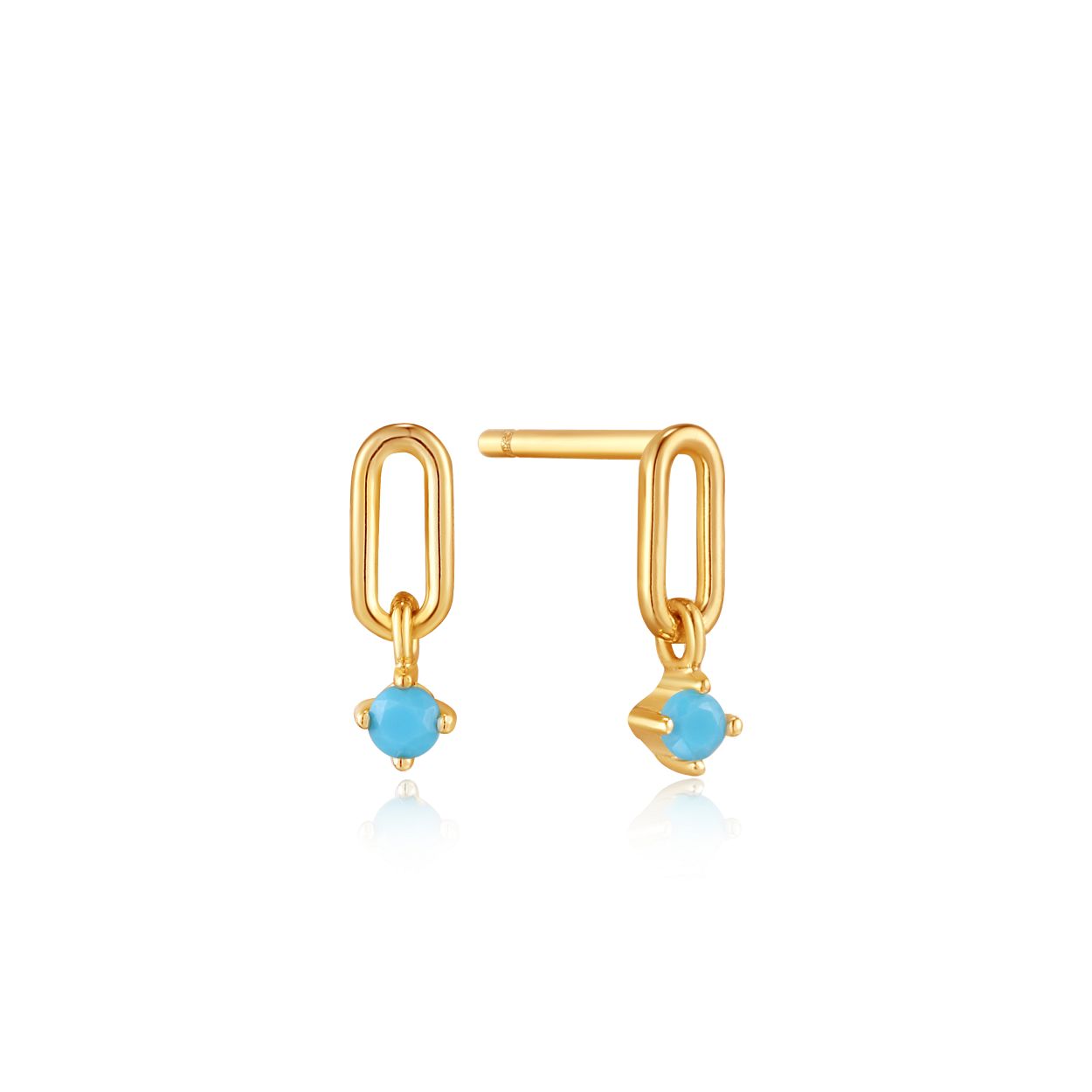 Deze 14K gold plated Turquoise Link Stud Earrings zijn perfect bij een alledaagse outfit. maar misstaan ook zeker niet bij een chique outfit. De oorringen zijn afgewerkt met een prachtige turkoois steen. De perfecte keuze als je je collectie van oorringen wilt uitbreiden. Combineer ze bijvoorbeeld met studs voor een echte earparty.

HET MERK
Ge�nspireerd door de laatste fashion trends is Ania Haie het toonaangevende sieradenmerk voor hoogkwalitatieve maar ook betaalbare zilveren sieraden. zonder op de kwaliteit in te leveren. Iedere collectie is gebaseerd op de laatste catwalktrends. waardoor Ania Haie snel tot h�t sieradenmerk voor stijlbewuste consumenten is verkozen. Elk sieraad wordt ontworpen om te combineren met andere sieraden waardoor je je eigen look kunt cre�ren. Maar ook zijn Ania Haie sieraden opvallend genoeg om op zichzelf te dragen. Sieraden uit de Ania Haie collectie zijn altijd gemaakt van 925 zilver met een finish van rhodium of van 14kt goud.

SPECIFICATIES
- Turquoise Link Stud Earrings 
- Oorknoppen
- 925 zilver met 14K gold plating
- 10mm
- AH E033-02G