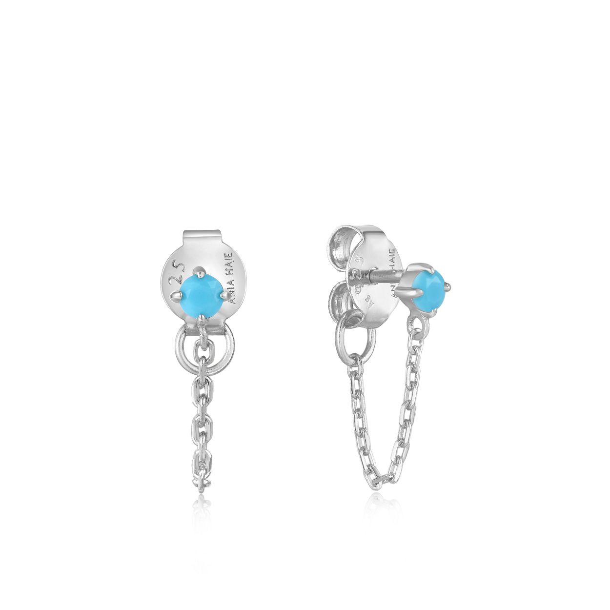 Deze 925 sterling zilveren Turquoise Chain Drop Stud Earrings uit de Into the Blue-collectie van Ania Haie hebben de perfecte balans tussen oorknopjes en oorhangers. Voeg glamour toe aan je oorbellencollectie met dit opvallende paar oorbellen met turkoois steen. Een geweldig alternatief voor je oorringen of klassieke stud oorknoppen.

