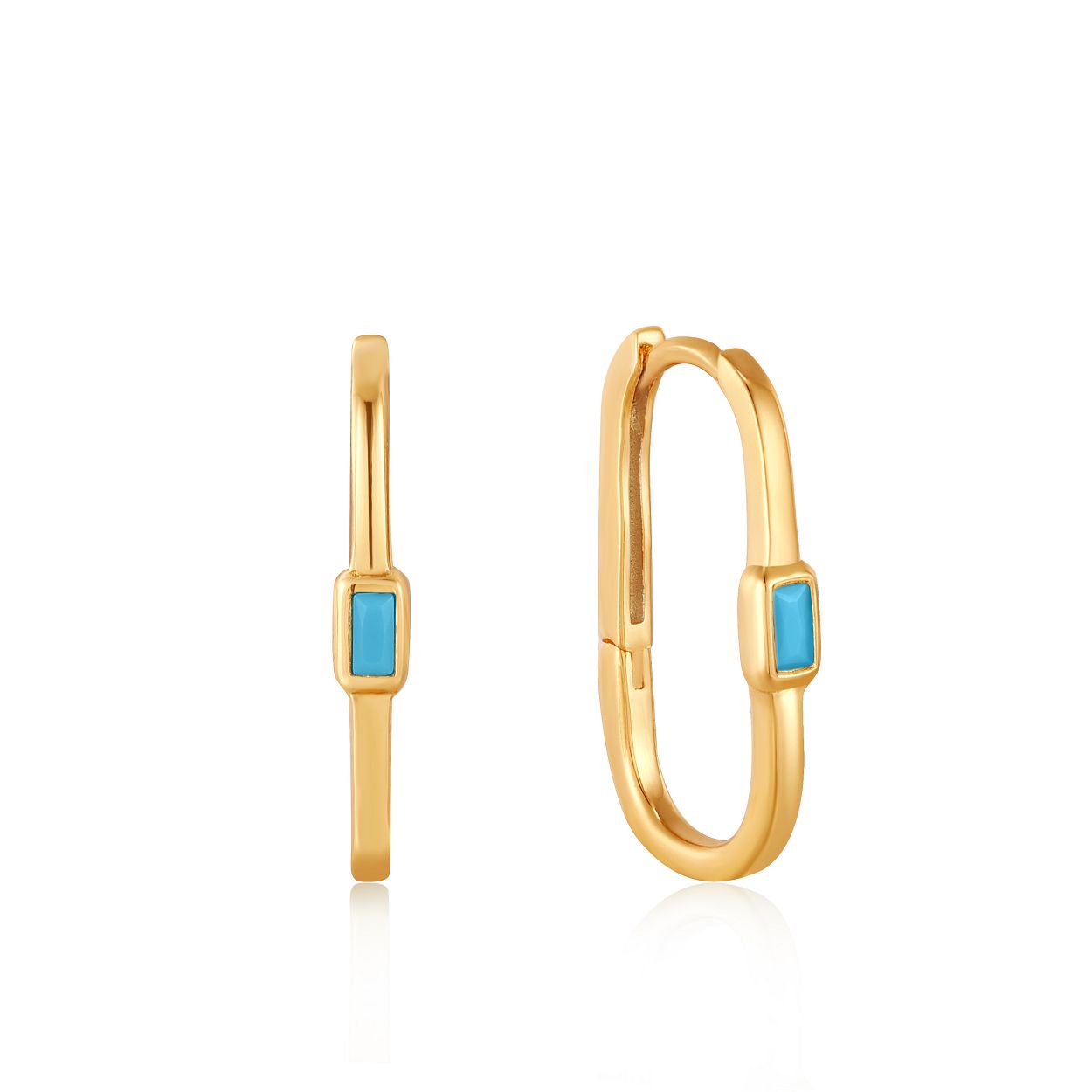 Deze 14K gold plated Turquoise Oval Hoop Earrings uit de Into the Blue-collectie van Ania Haie zijn de perfecte keuze als je op zoek bent naar een chique en kleurrijk paar oorbellen. De oorringen zijn afgewerkt met prachtige turkoois stenen. Combineer deze prachtige oorringen met andere items uit deze collectie en cre�er je eigen look.

HET MERK
Ge�nspireerd door de laatste fashion trends is Ania Haie het toonaangevende sieradenmerk voor hoogkwalitatieve maar ook betaalbare zilveren sieraden. zonder op de kwaliteit in te leveren. Iedere collectie is gebaseerd op de laatste catwalktrends. waardoor Ania Haie snel tot h�t sieradenmerk voor stijlbewuste consumenten is verkozen. Elk sieraad wordt ontworpen om te combineren met andere sieraden waardoor je je eigen look kunt cre�ren. Maar ook zijn Ania Haie sieraden opvallend genoeg om op zichzelf te dragen. Sieraden uit de Ania Haie collectie zijn altijd gemaakt van 925 zilver met een finish van rhodium of van 14kt goud.

SPECIFICATIES
- Turquoise Oval Hoop Earrings
- Oorringen
- 925 zilver met 14K gold plating
- 20mm
- AH E033-05G
