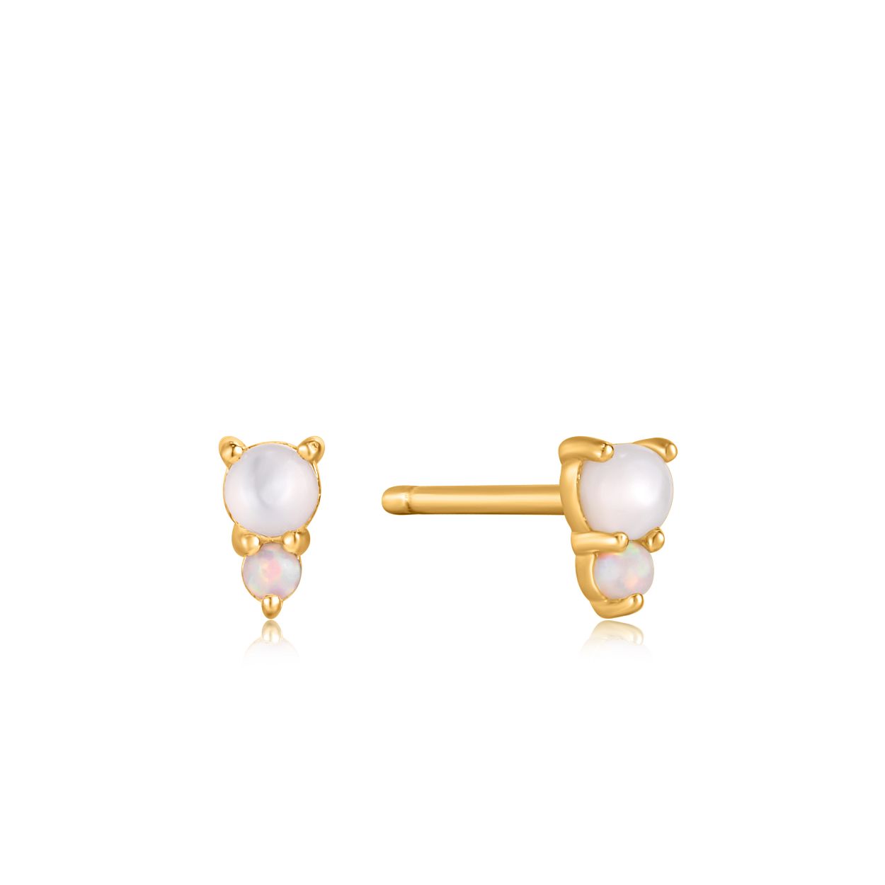 Gold Mother of Pearl and Kyoto Opal Stud Earrings
Kies voor parelmoer oorbellen en update je sieradencollectie met dit unieke paar studs. Deze prachtige 14K gold plated Mother of Pearl and Kyoto Opal Stud Earrings bestaan uit een parel en Kyoto opaal. Draag deze prachtige studs met een luxe randje als middelpunt van je look.

HET MERK
Ge�nspireerd door de laatste fashion trends is Ania Haie het toonaangevende sieradenmerk voor hoogkwalitatieve maar ook betaalbare zilveren sieraden. zonder op de kwaliteit in te leveren. Iedere collectie is gebaseerd op de laatste catwalktrends. waardoor Ania Haie snel tot h�t sieradenmerk voor stijlbewuste consumenten is verkozen. Elk sieraad wordt ontworpen om te combineren met andere sieraden waardoor je je eigen look kunt cre�ren. Maar ook zijn Ania Haie sieraden opvallend genoeg om op zichzelf te dragen. Sieraden uit de Ania Haie collectie zijn altijd gemaakt van 925 zilver met een finish van rhodium of van 14kt goud.

SPECIFICATIES
- Gold Mother of Pearl and Kyoto Opal Stud Earrings
- Oorknoppen
- 925 zilver met 14K gold plating
- 4.8mm
- AH E034-02G