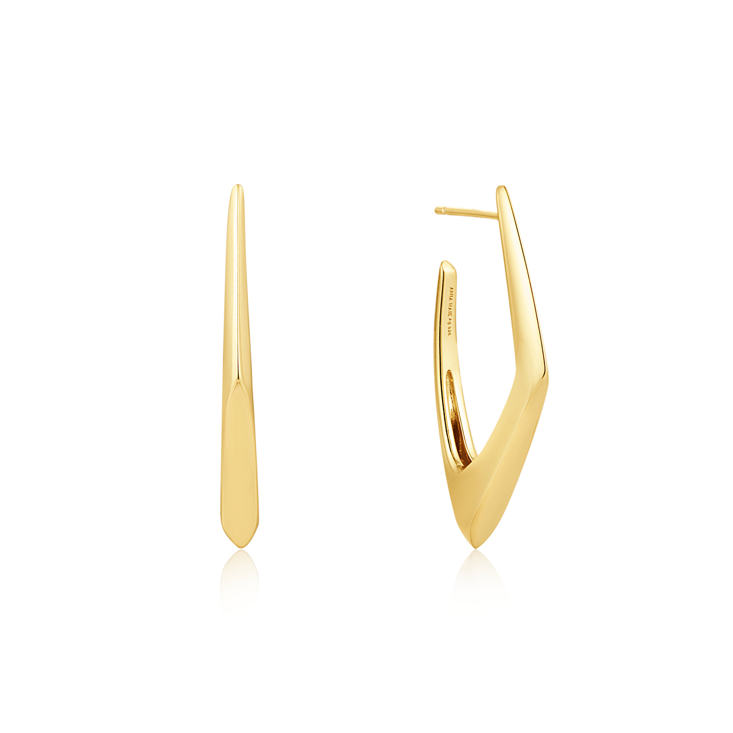 Omarm de futuristische, geometrische kant van de punktrend van dit seizoen met deze must-have hoekige oorringen. Strak, chique en super veelzijdig, deze 14kt vergulde sterling zilveren oorringen zijn de gepolijste manier om punk te doen dit seizoen. 

HET MERK
GeAÃ¯nspireerd door de laatste fashion trends is Ania Haie het toonaangevende sieradenmerk voor hoogkwalitatieve maar ook betaalbare zilveren sieraden, zonder op de kwaliteit in te leveren. Iedere collectie is gebaseerd op de laatste catwalktrends, waardoor Ania Haie snel tot hAÃ©t sieradenmerk voor stijlbewuste consumenten is verkozen. Elk sieraad wordt ontworpen om te combineren met andere sieraden waardoor je je eigen look kunt creëren. Maar ook zijn Ania Haie sieraden opvallend genoeg om op zichzelf te dragen.

SPECIFICATIES
- Ania Haie
- Oorsieraad
- 925 zilver met gold plating
- Lengte 4cm