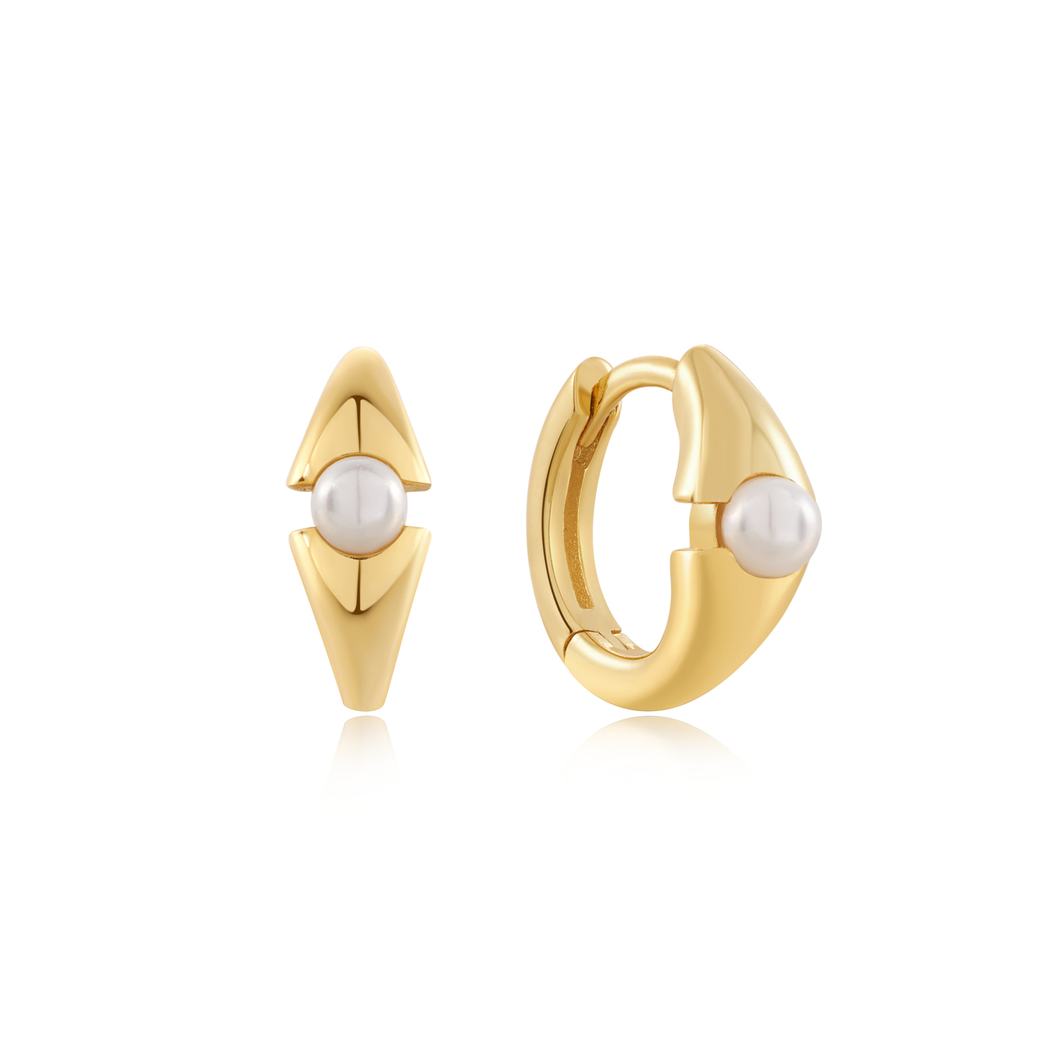 Een frisse nieuwe kijk op de klassieke met parels ingelegde oorringen. Ontdek onze opvallende parel oorringen, gemaakt van 14kt verguld sterlingzilver. Met hun moderne geometrische styling en iriserende schelpparel in het midden zijn ze een unieke toevoeging aan elke sieradencollectie. Combineer ze met parel studs of mix je look met een vleugje glitter.

HET MERK
Geïnspireerd door de laatste fashion trends is Ania Haie het toonaangevende sieradenmerk voor hoogkwalitatieve maar ook betaalbare zilveren sieraden, zonder op de kwaliteit in te leveren. Iedere collectie is gebaseerd op de laatste catwalktrends, waardoor Ania Haie snel tot hét sieradenmerk voor stijlbewuste consumenten is verkozen. Elk sieraad wordt ontworpen om te combineren met andere sieraden waardoor je je eigen look kunt creëren. Maar ook zijn Ania Haie sieraden opvallend genoeg om op zichzelf te dragen.

SPECIFICATIES
- Ania Haie
- Oorsieraad
- 925 zilver met gold plating
- Parel
- AH E054-03G