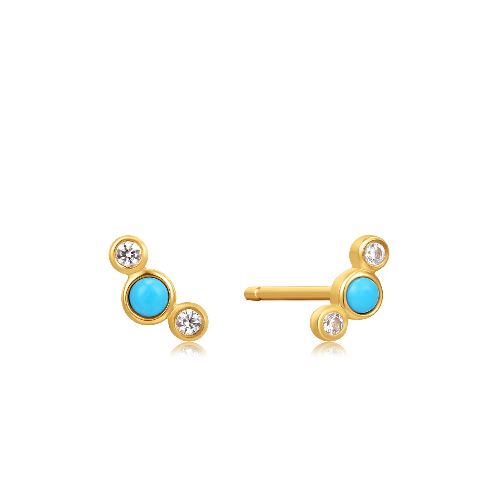 Spice up je oorbellencollectie met deze prachtige studs van Ania Haie. Gemaakt van de hoogste kwaliteit materialen, vind je deze 14kt gouden studs, afgewerkt met turquoise-, en saffier edelstenen. Studs oorknoppen hebben er nog nooit zo goed uitgezien!

HET MERK
Ania Haie staat bekend als fashion-forward sieradenmerk en heeft een toonaangevende naam opgebouwd. Een uitstekend moment om het merk verder uit te bouwen met een 14kt massief gouden collectie: Ania Haie 14kt Gold! In lijn met Ania Haie&rsquo;s streven om een duurzamer merk te worden, is de 14kt gouden collectie gemaakt van 100% gerecycled 14kt goud en bevat conflictvrije en volledig traceerbare natuurlijke diamanten en echte edelstenen, zoals witte saffieren, opalen en turquoise.

SPECIFICATIES
- 14kt Gold Turquoise Cabochon And White Sapphire Stud Earrings
- Oorknoppen
- 14kt goud
- 3 x 6,5mm
- AH EAU001-11YG