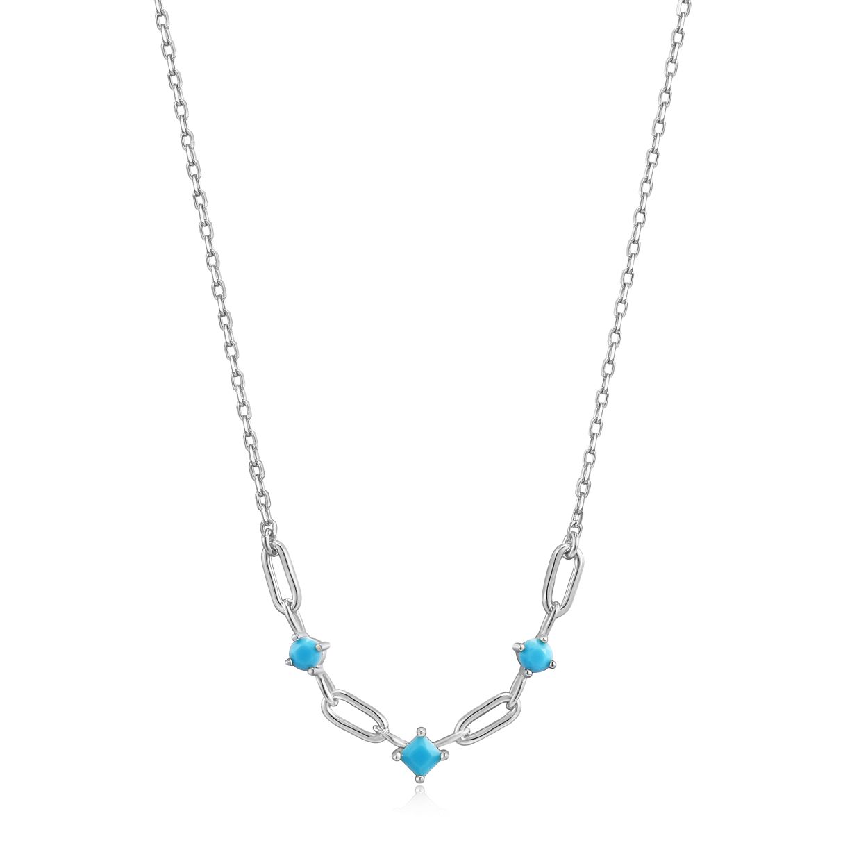 Deze 925 sterling zilveren Turquoise Link Necklace uit de Into the Blue-collectie van Ania Haie is de perfecte balans tussen klassiek en speels. De ketting voegt een vleugje blauw toe aan je look en is gecombineerd met drie turkoois stenen die zijn verbonden met dikke schakels. Voeg toe aan een gelaagde look voor een vleugje levendigheid.

HET MERK
Ge�nspireerd door de laatste fashion trends is Ania Haie het toonaangevende sieradenmerk voor hoogkwalitatieve maar ook betaalbare zilveren sieraden. zonder op de kwaliteit in te leveren. Iedere collectie is gebaseerd op de laatste catwalktrends. waardoor Ania Haie snel tot h�t sieradenmerk voor stijlbewuste consumenten is verkozen. Elk sieraad wordt ontworpen om te combineren met andere sieraden waardoor je je eigen look kunt cre�ren. Maar ook zijn Ania Haie sieraden opvallend genoeg om op zichzelf te dragen. Sieraden uit de Ania Haie collectie zijn altijd gemaakt van 925 zilver met een finish van rhodium of van 14kt goud.

SPECIFICATIES
- Turquoise Link Necklace
- Ketting
- 925 zilver gerhodineerd 
- Lengte verstelbaar: 38 - 43cm
- AH N033-03H