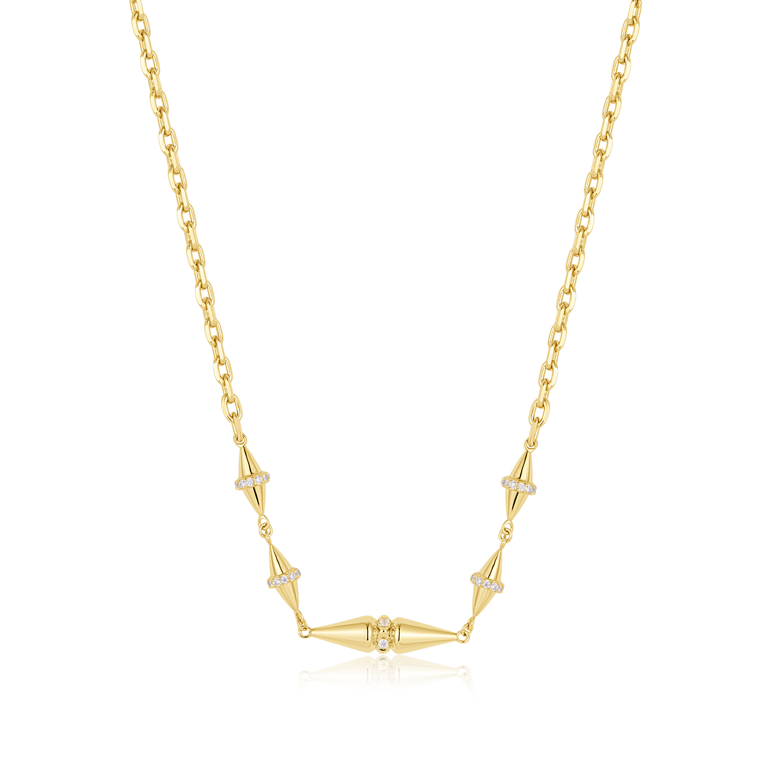 Omarm punk-geïnspireerde schittering dit seizoen met een ketting die futuristische, geometrische vormen in balans brengt met glinsterende zirkonia's. Aan een 14kt vergulde sterling zilveren schakelketting vind je een geometrisch middenstuk geflankeerd door 4 stud details, elk met een vleugje sprankeling. Combineer deze ketting met delicate kettingen of een stoere ketting.

HET MERK
Geïnspireerd door de laatste fashion trends is Ania Haie het toonaangevende sieradenmerk voor hoogkwalitatieve maar ook betaalbare zilveren sieraden, zonder op de kwaliteit in te leveren. Iedere collectie is gebaseerd op de laatste catwalktrends, waardoor Ania Haie snel tot hét sieradenmerk voor stijlbewuste consumenten is verkozen. Elk sieraad wordt ontworpen om te combineren met andere sieraden waardoor je je eigen look kunt creëren. Maar ook zijn Ania Haie sieraden opvallend genoeg om op zichzelf te dragen.

SPECIFICATIES
- Ania Haie
- Collier
- 925 zilver met gold plating
- Lengte 45cm
- AH N053-04G