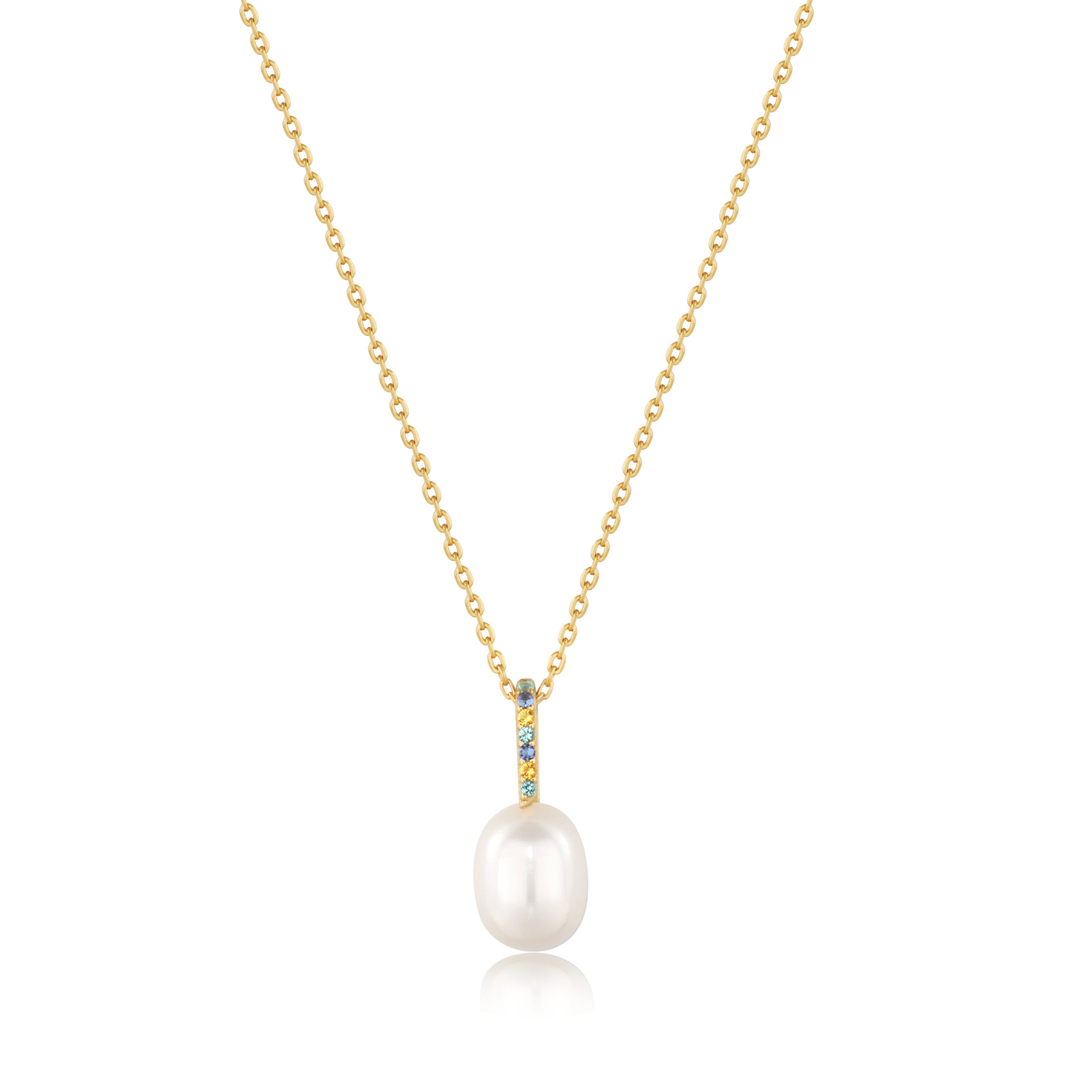 Voeg een opvallend parelaccent toe aan je gelaagde kettingen met deze 14kt vergulde sterling zilveren hanger, afgewerkt met een sprankeltje gekleurde glinstering. Aan een delicate gouden ketting hangt een hanger van echte parels, gestileerd met een regenboog van gekleurde nanojuweeltjes. Combineer deze moderne versie van parels met je favoriete kettingen voor een frisse kijk op een klassieke look.

HET MERK
Geïnspireerd door de laatste fashion trends is Ania Haie het toonaangevende sieradenmerk voor hoogkwalitatieve maar ook betaalbare zilveren sieraden, zonder op de kwaliteit in te leveren. Iedere collectie is gebaseerd op de laatste catwalktrends, waardoor Ania Haie snel tot hét sieradenmerk voor stijlbewuste consumenten is verkozen. Elk sieraad wordt ontworpen om te combineren met andere sieraden waardoor je je eigen look kunt creëren. Maar ook zijn Ania Haie sieraden opvallend genoeg om op zichzelf te dragen.

SPECIFICATIES
- Ania Haie
- Collier
- 925 zilver met gold plating
- 50cm
- AH N054-01G