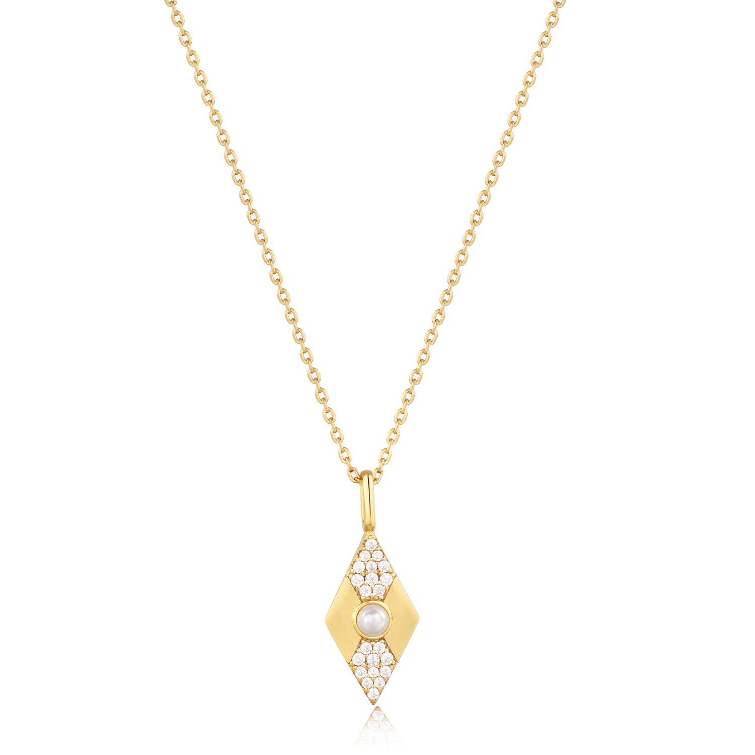 Omarm hedendaagse luxe met een knipoog naar modernistische kunstreferenties met deze opvallende gouden halsketting met hanger. De delicate schakelketting is gemaakt van 14kt verguld sterlingzilver en heeft een unieke hanger die is afgewerkt met een klassieke parel en glinsterende zirkonia's in een geometrische vorm. Combineer deze ketting met korte gouden kettingen of met een paar opvallende pareloorbellen.

HET MERK
Geïnspireerd door de laatste fashion trends is Ania Haie het toonaangevende sieradenmerk voor hoogkwalitatieve maar ook betaalbare zilveren sieraden, zonder op de kwaliteit in te leveren. Iedere collectie is gebaseerd op de laatste catwalktrends, waardoor Ania Haie snel tot hét sieradenmerk voor stijlbewuste consumenten is verkozen. Elk sieraad wordt ontworpen om te combineren met andere sieraden waardoor je je eigen look kunt creëren. Maar ook zijn Ania Haie sieraden opvallend genoeg om op zichzelf te dragen.

SPECIFICATIES
- Ania Haie
- Collier met parel
- 925 zilver met gold plating
- 50cm
- AH N054-03G