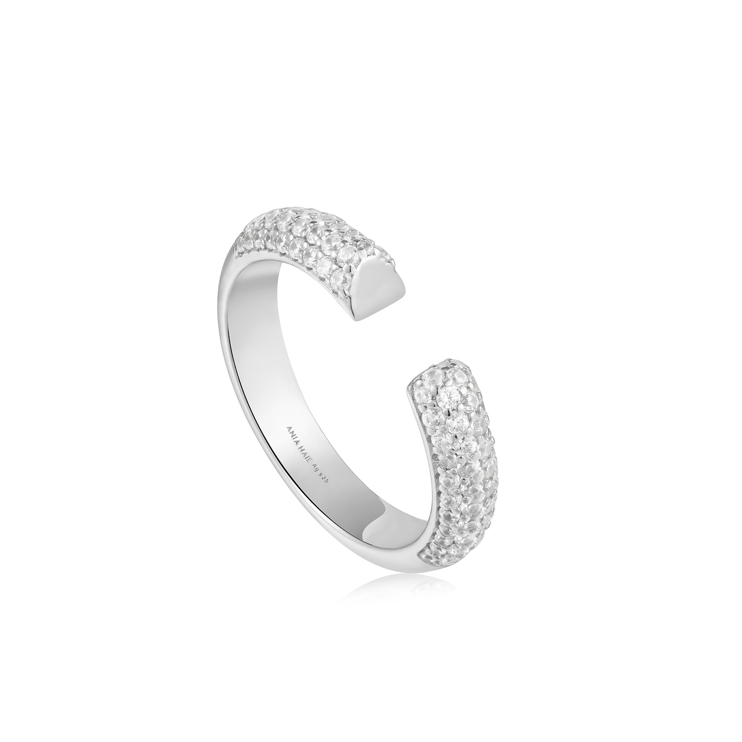 AH R051-01H Tough Love
Laat je hand schitteren met deze unieke ring met open voorkant, boordevol glinsterende zirkoniastenen. Ons zilveren pavAÃ©-ontwerp is gemaakt van gerhodineerd sterlingzilver en voegt een vleugje schittering toe. Dankzij het verstelbare ontwerp kan het gemakkelijk aan elke vinger worden gedragen. Style de jouwe met de andere sieraden van Ania Haie. Voor elke vrouw de perfecte chique look. 

HET MERK
GeAÃ¯nspireerd door de laatste fashion trends is Ania Haie het toonaangevende sieradenmerk voor hoogkwalitatieve maar ook betaalbare zilveren sieraden, zonder op de kwaliteit in te leveren. Iedere collectie is gebaseerd op de laatste catwalktrends, waardoor Ania Haie snel tot hAÃ©t sieradenmerk voor stijlbewuste consumenten is verkozen. Elk sieraad wordt ontworpen om te combineren met andere sieraden waardoor je je eigen look kunt creëren. Maar ook zijn Ania Haie sieraden opvallend genoeg om op zichzelf te dragen. 

SPECIFICATIES
- Silver PavAÃ© Adjustable Ring 
- Ring
- 925 zilver gerhodineerd
- Zirkonia
- Verstelbaar in grootte
- AH R051-01H