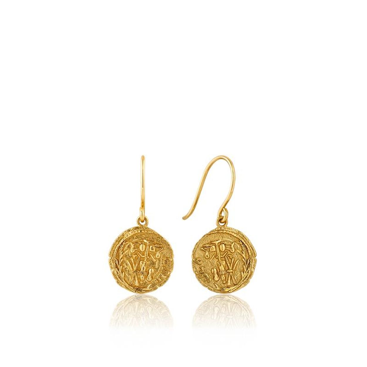 Ania Haie E009-05G Oorbellen Emblem Hook goudkleurig. Trendy oorhangers uit de Coins serie uit de Ania Haie sieradencollectie. De zilveren, goudkleurige oorhangers zijn ook verkrijgbaar in zilverkleur. Combineer deze leuke oorsieraden met de andere leuke en betaalbare items uit de trendy Ania Haie sieradencollectie. 
Deze Oorringen Emblem Hook van het merk Ania Haie zijn haakoorringen, geïspireerd op oude Romeinse munten.

Sterling zilver 14 karaat Rhodium met een gouden plating.