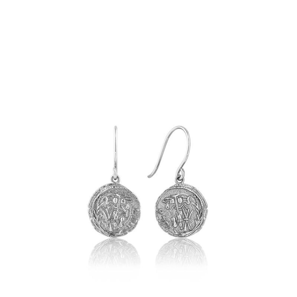 Deze Ania Haie oorhangers uit de serie Coins zijn 925 zilver gerhodineerd. De Coins serie bestaat uit verschillende items met muntjes! Deze hangende oorbellen te dragen die zijn geïnspireerd op oude Romeinse munten.

– Oorhangers
– 925 zilver gerhodineerd
– 1,3cm
