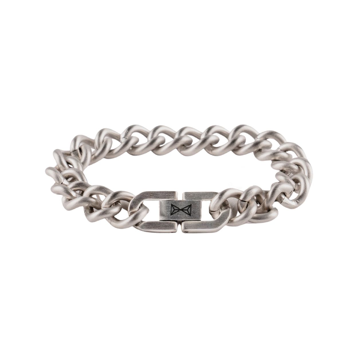 Junior Gourmette Satin - Inox
Dit is een jongensarmband van het merk AZE Jewels uit de collectie AZE Junior. De kleur van deze armband is zilver. De sluiting van deze armband is gemaakt van edelstaal. De maat is: XS (16,5 cm). Daarnaast is de dikte van deze armband: 10 mm