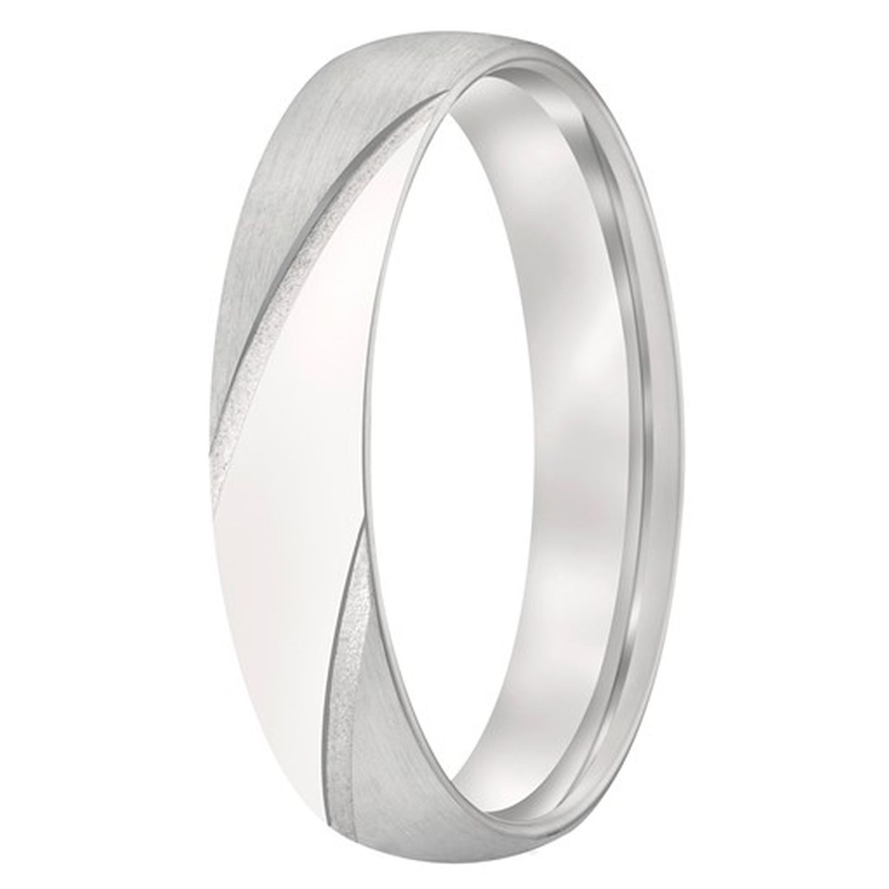 Deze fraai vormgegeven zilveren ring is voorzien van twee diagonale lijnen. Daarnaast zorgt de ronde binnenkant voor een heerlijk draagcomfort.