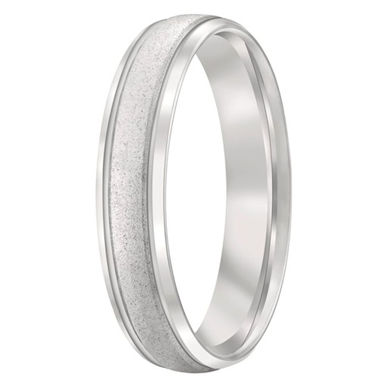 Bij deze klassieke zilveren ring hebben onze goudsmeden de randjes iets verlaagd hetgeen een prachtige uitstraling geeft aan deze ring!