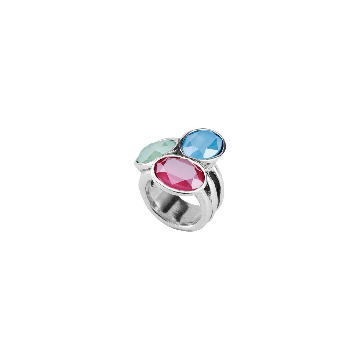 Deze ring is van het merk UNO de 50. Het is een damessieraad gemaakt van metaal. De ring is zilver van kleur. De maat van het sieraad is 18.5.