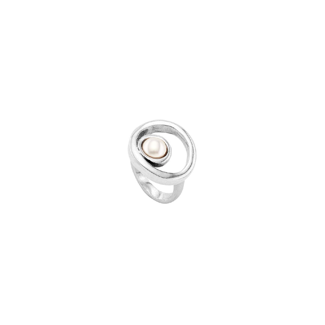 Deze ring is van het merk UNO de 50. De ring is gemaakt van edelmetaal en is parelmoer van kleur.