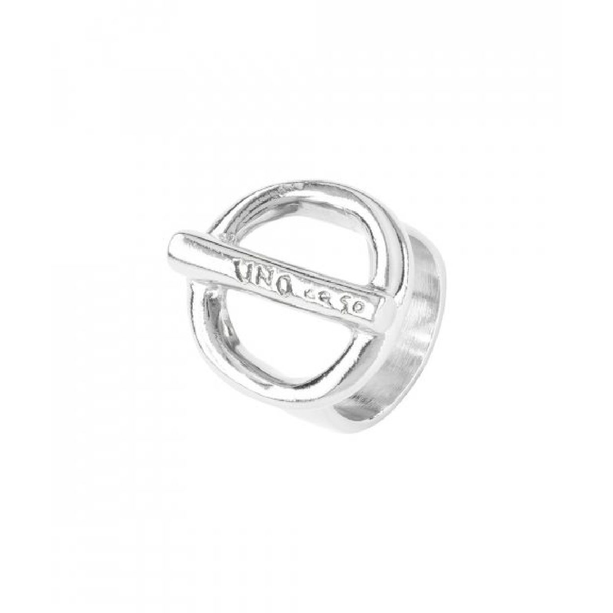 Deze ring is van het merk UNO de 50. De ring is gemaakt van edelmetaal en is zilver van kleur.