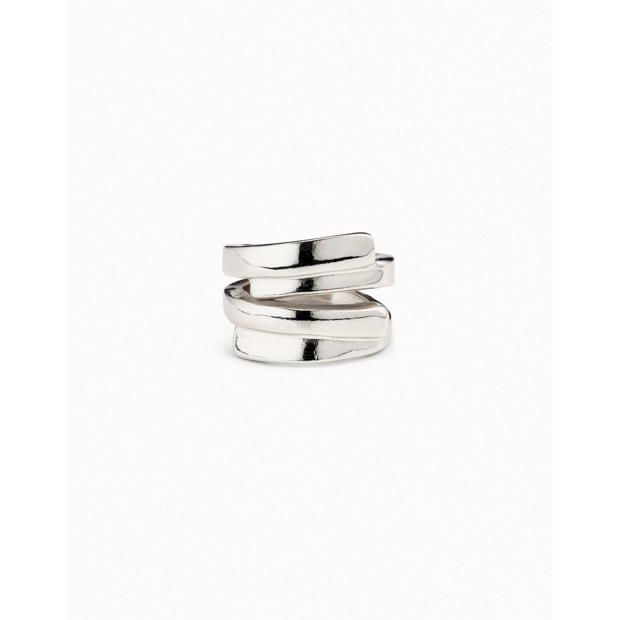 Deze ring is van het merk UNO de 50. De ring is gemaakt van edelmetaal en is zilver van kleur.