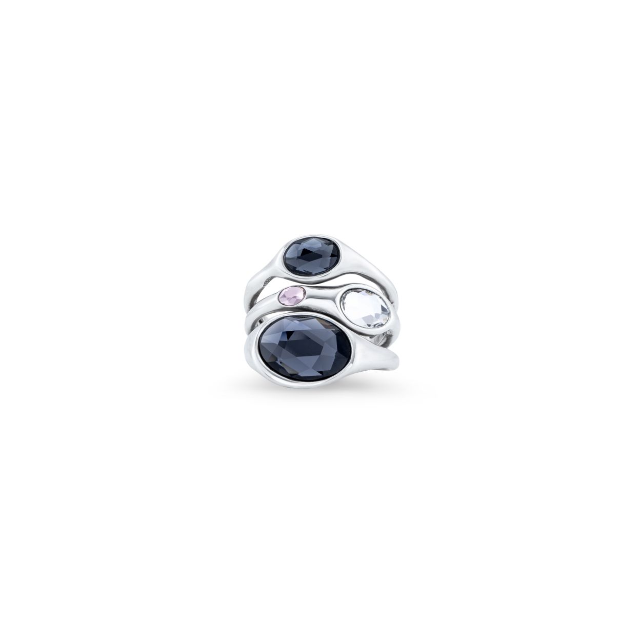 Dit is een ring van het merk UNOde50. Het is gemaakt van kristal.