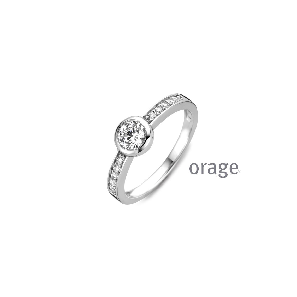 Deze ring is van het merk Orage. Het is een damessieraad gemaakt van zilver