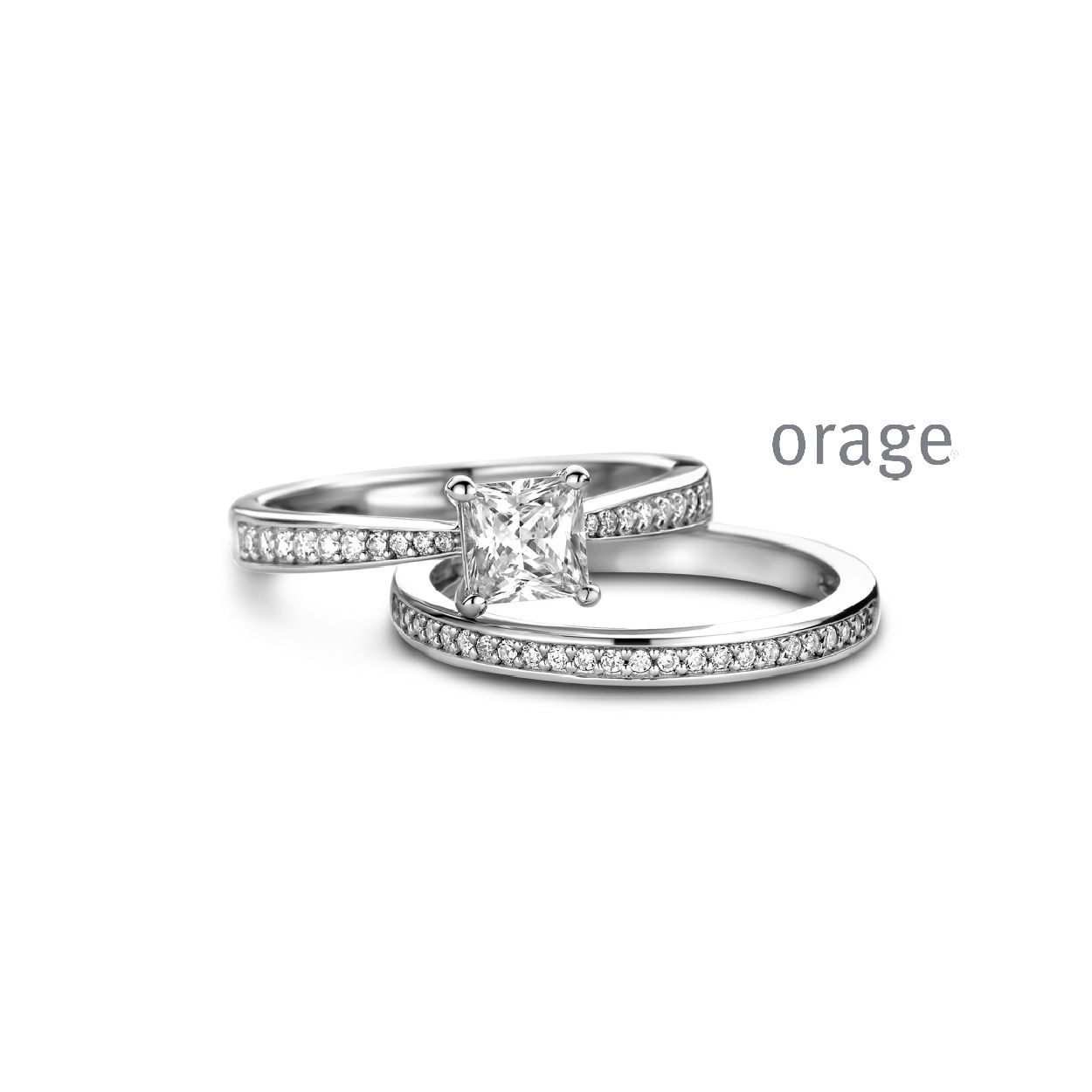 Deze ring is van het merk Orage. Het is een damessieraad gemaakt van zilver. De ring is zilver van kleur. Maat 54