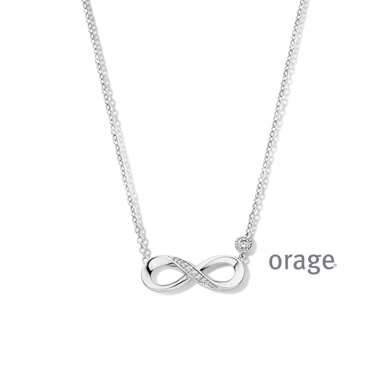 Deze collier is van het merk Orage. Het is een damessieraad gemaakt in zilver. 
De verdere specificaties van de collier zijn als volgt:
Steensoort: Zirkoon
Steenkleur: Wit