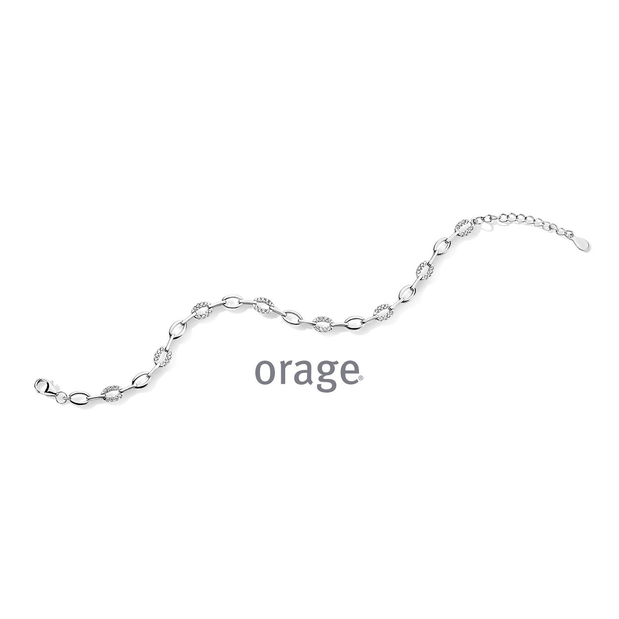 Deze armband is van het merk Orage. Het is een damessieraad gemaakt in zilver met zirconia steentjes