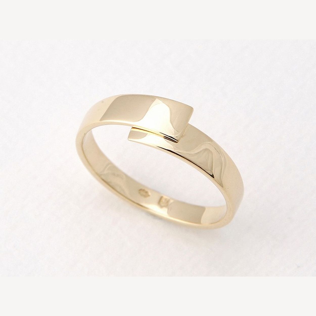 Gouden ring maat 18 tussenkleur, handgesmeed
