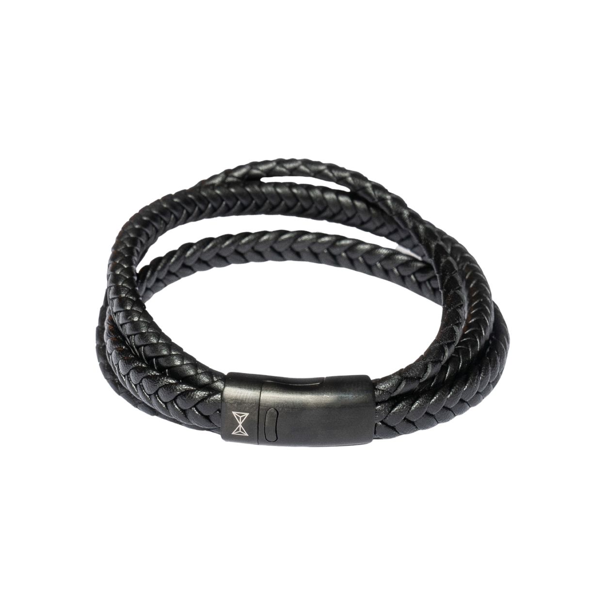 Deze armband is van het merk AZE Jewels. Het is een herensieraad gemaakt van leer. De armband is zwart van kleur.