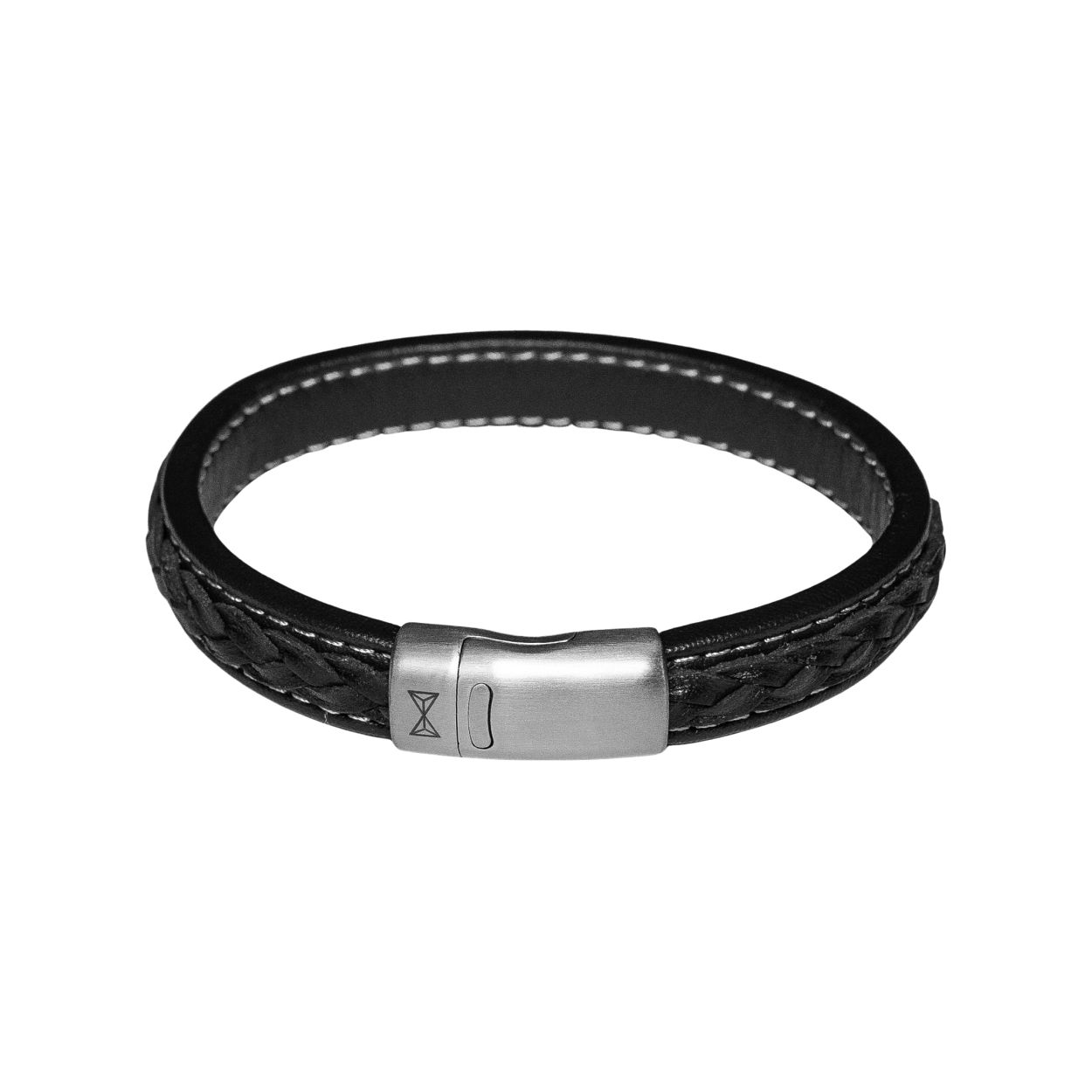 Deze armband is van het merk AZE Jewels. Het is een herensieraad gemaakt van touw. De armband is zwart van kleur.